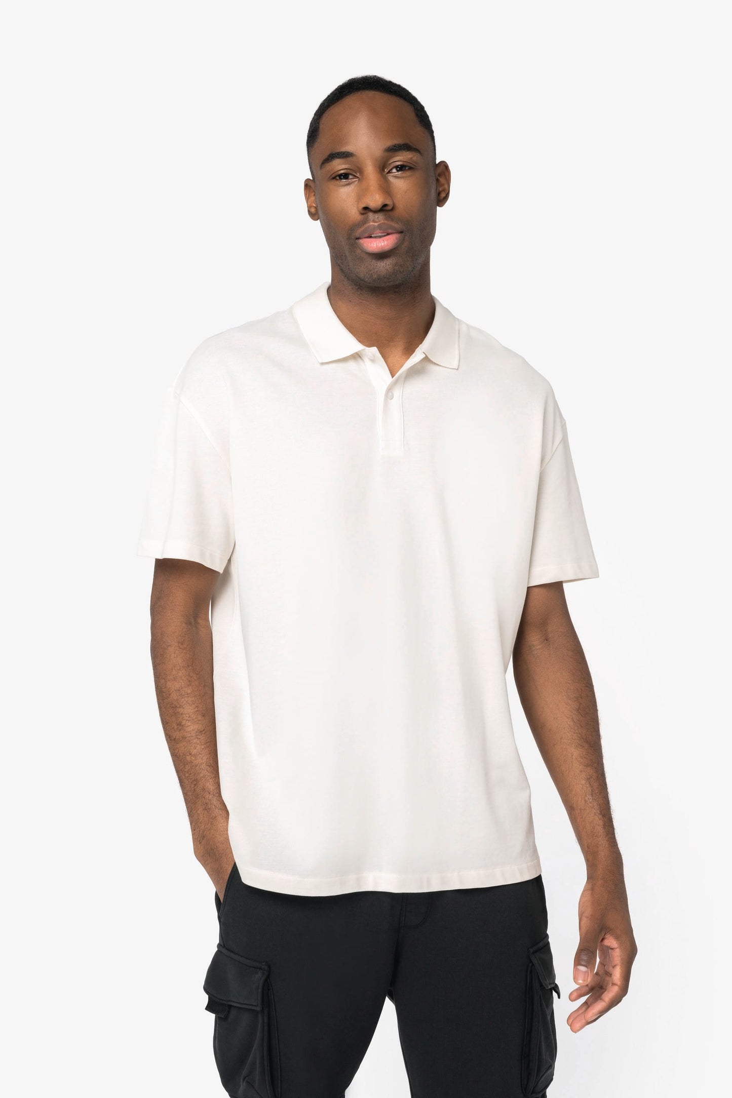 Polo uomo ecosostenibile in maglia piqué con spalle spioventi (NS204)
