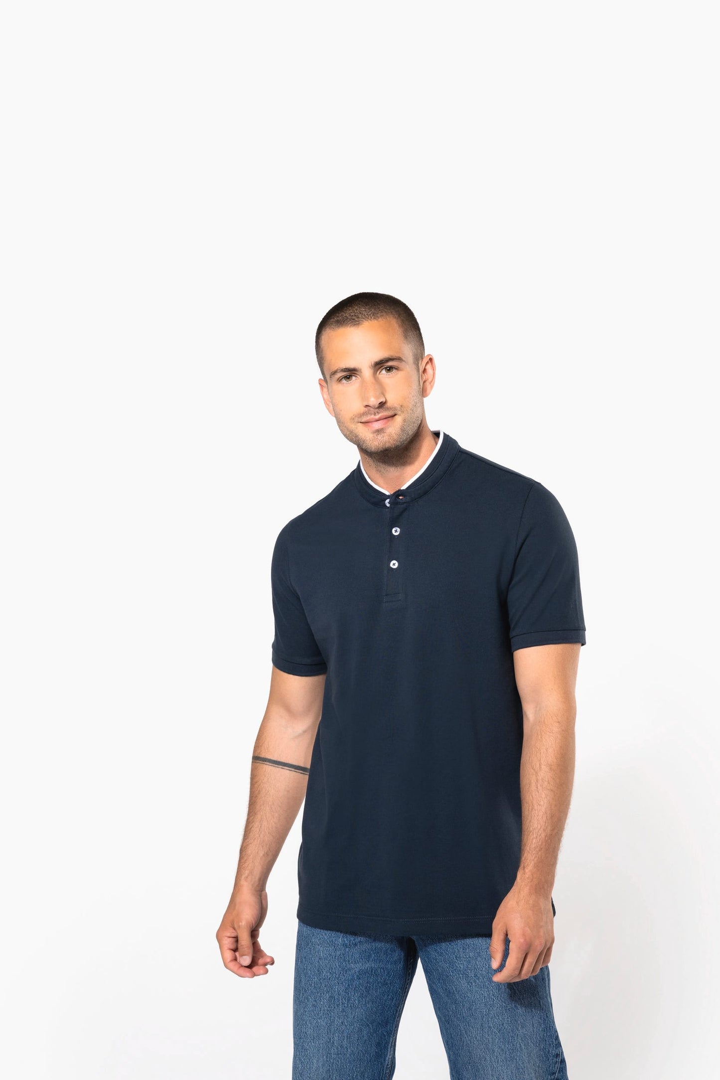 K223 - Polo uomo manica corta con collo alla coreana