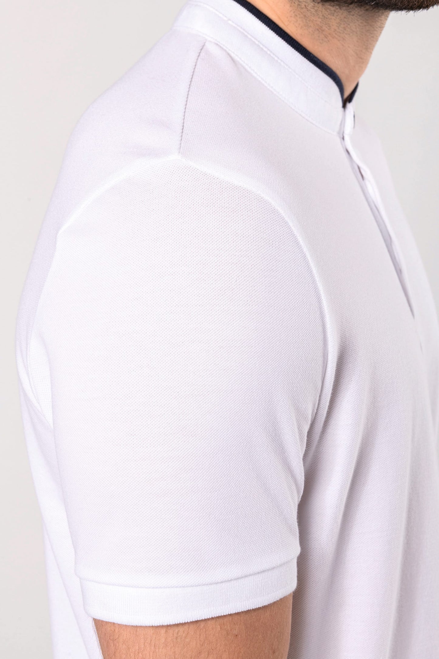 K223 - Polo uomo manica corta con collo alla coreana