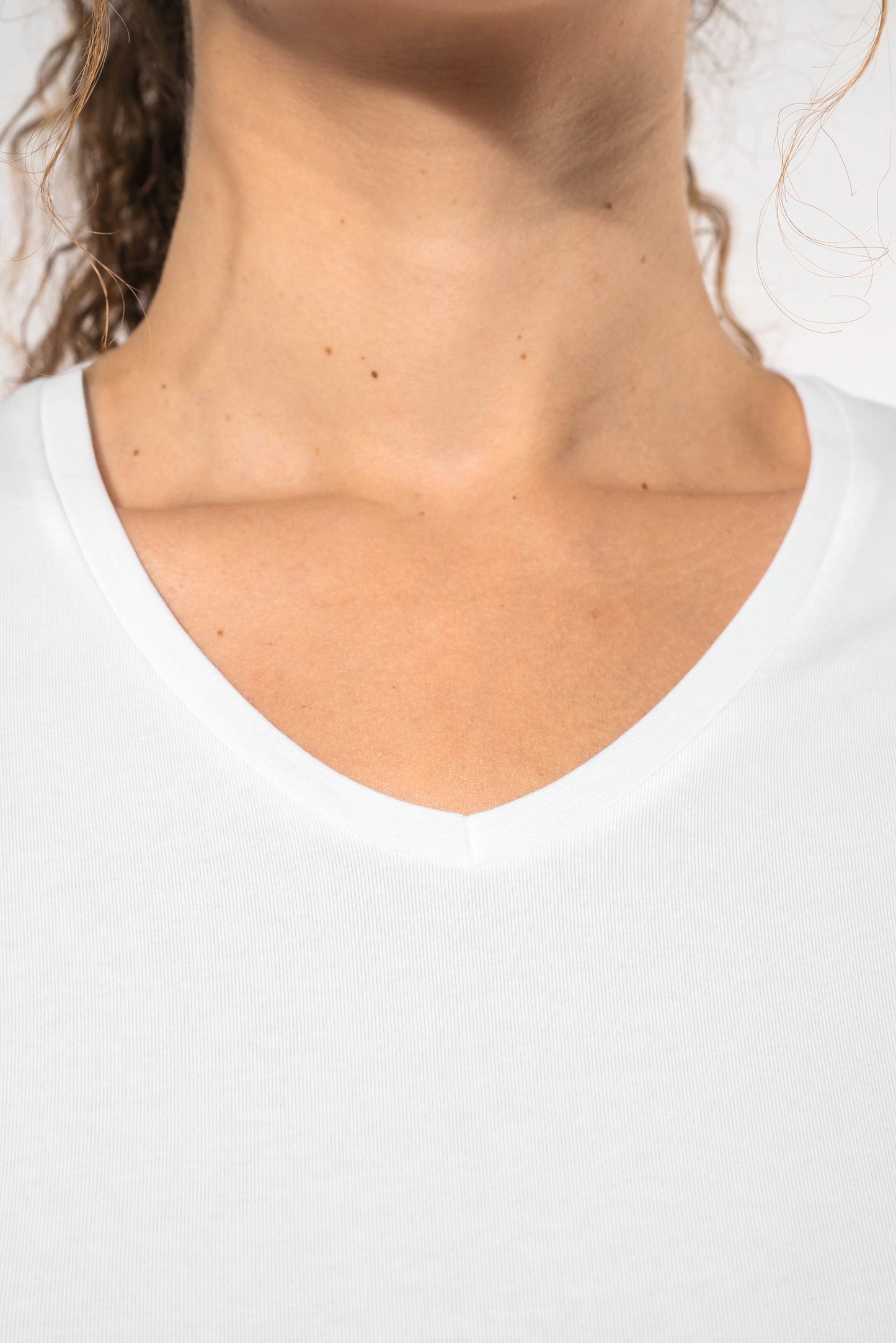 K3015 - T-shirt donna maniche corte con collo a V<br/>