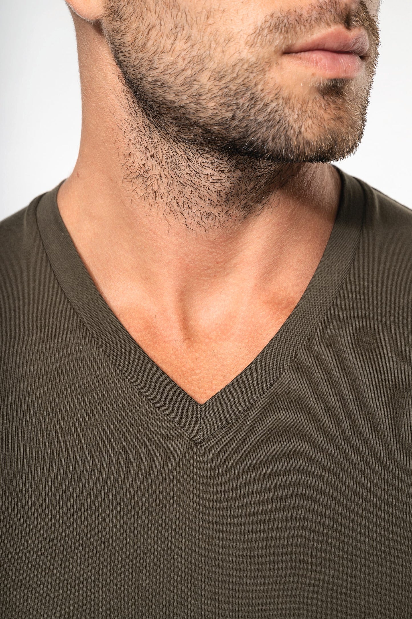 K358 - T-shirt uomo manica lunga scollo a V