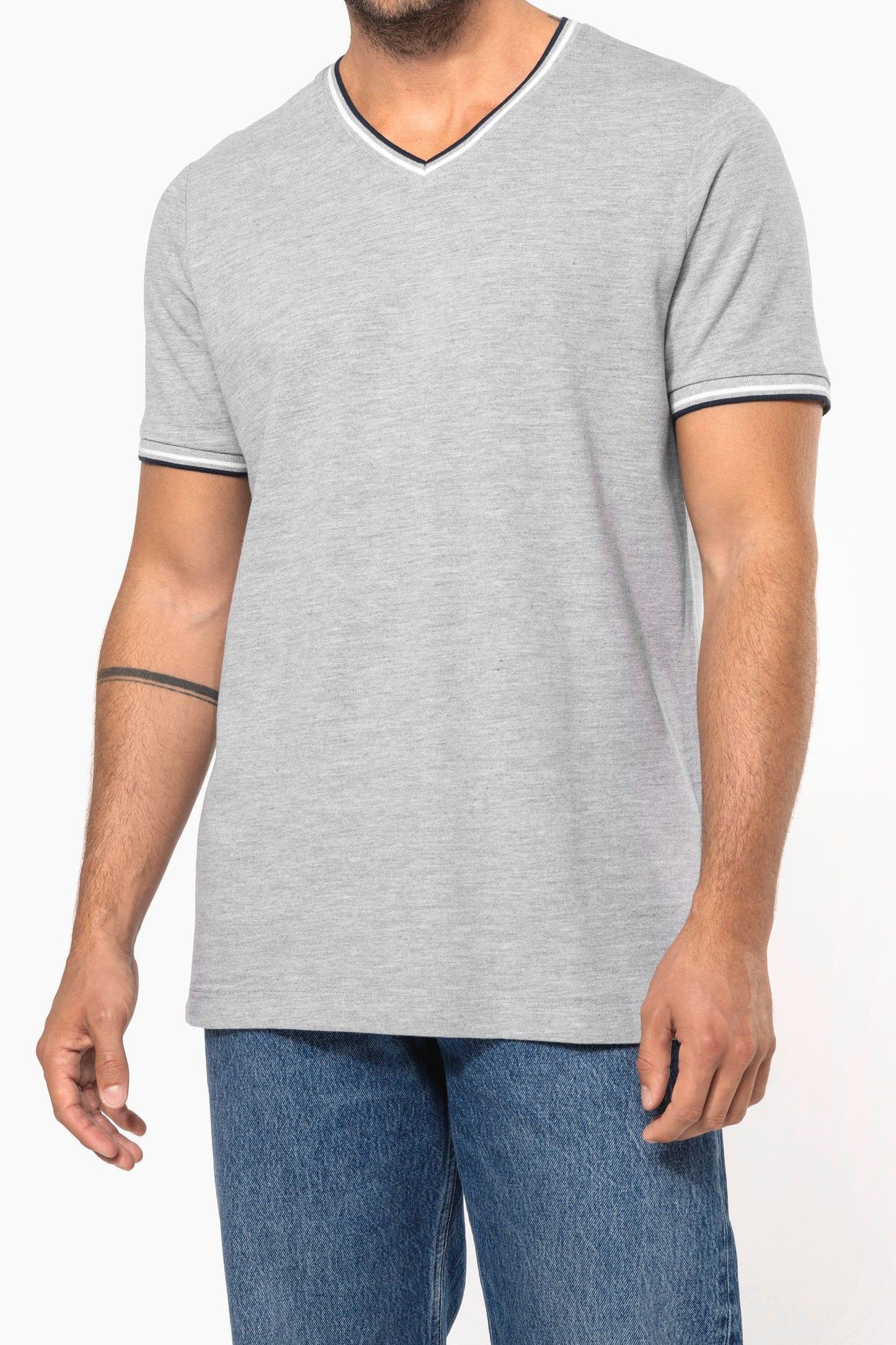 K374 - T-shirt piqué uomo scollo a V