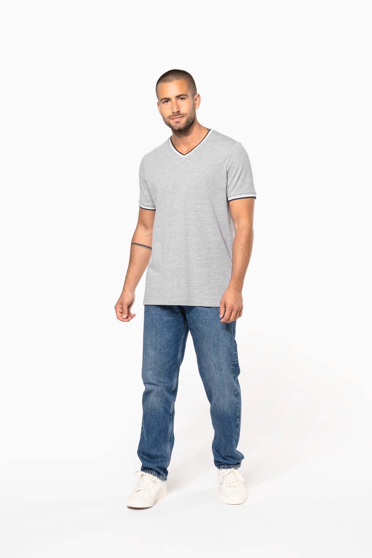 K374 - T-shirt piqué uomo scollo a V