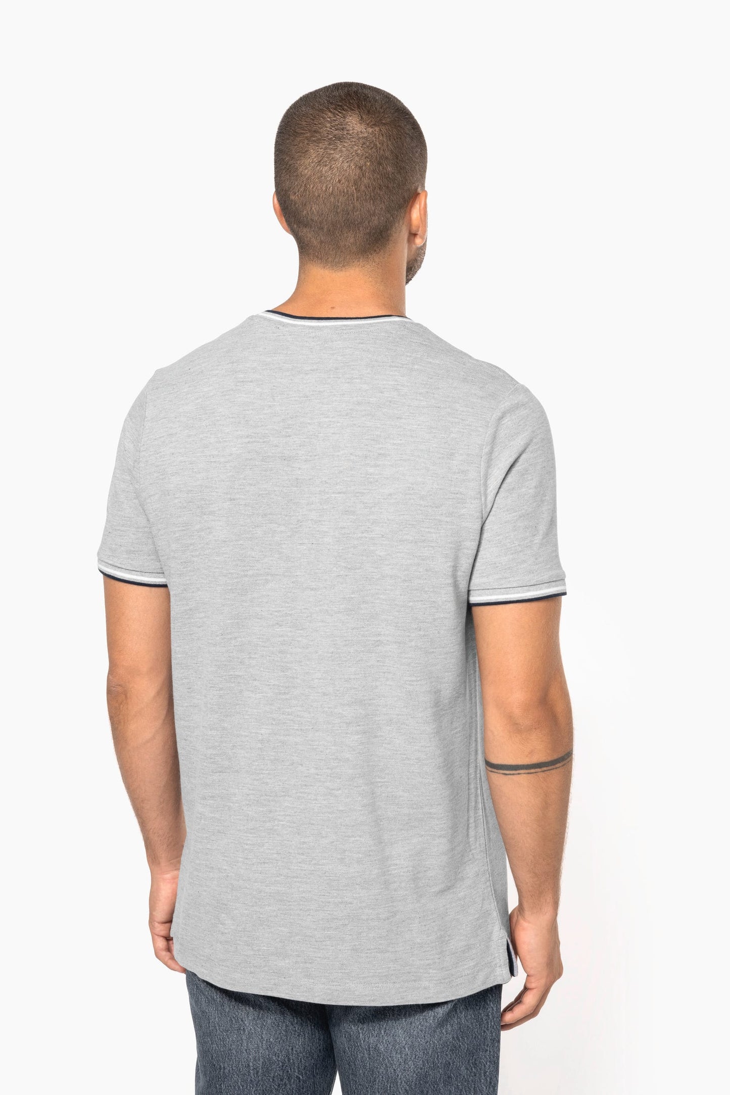 K374 - T-shirt piqué uomo scollo a V