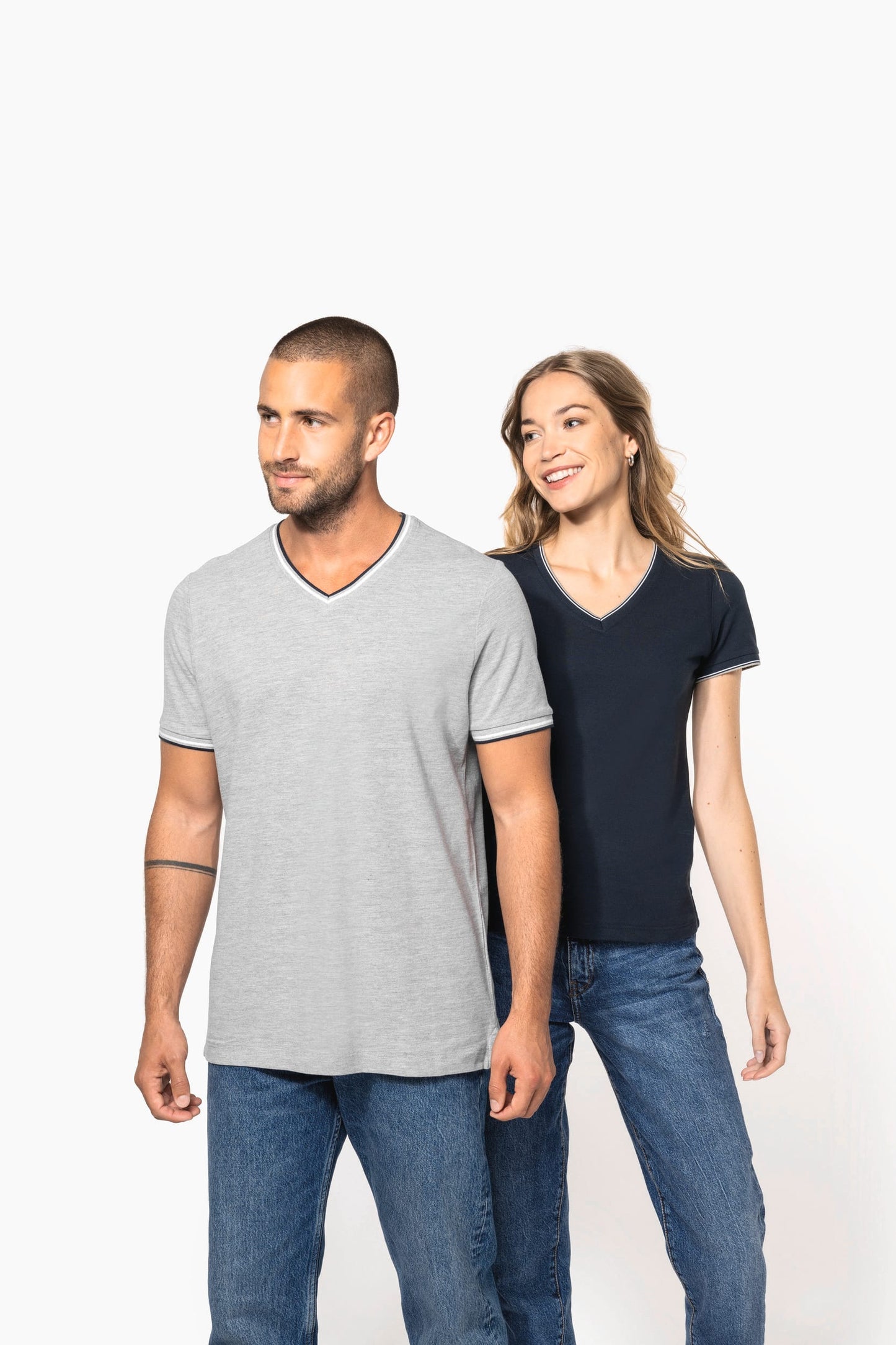 K374 - T-shirt piqué uomo scollo a V