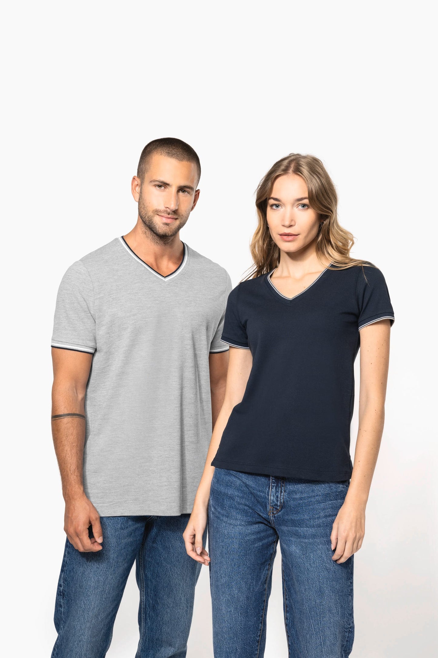 K374 - T-shirt piqué uomo scollo a V