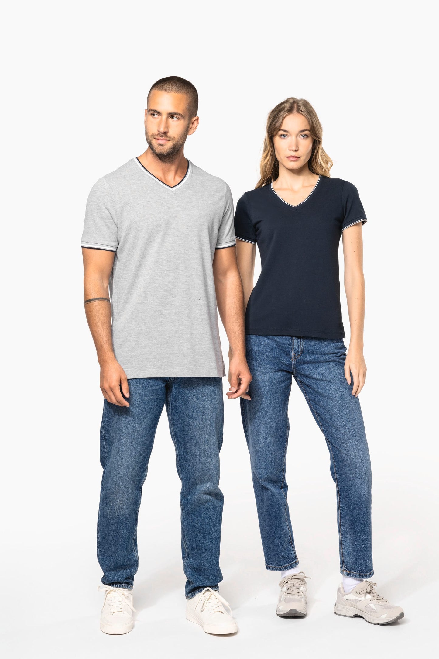 K374 - T-shirt piqué uomo scollo a V