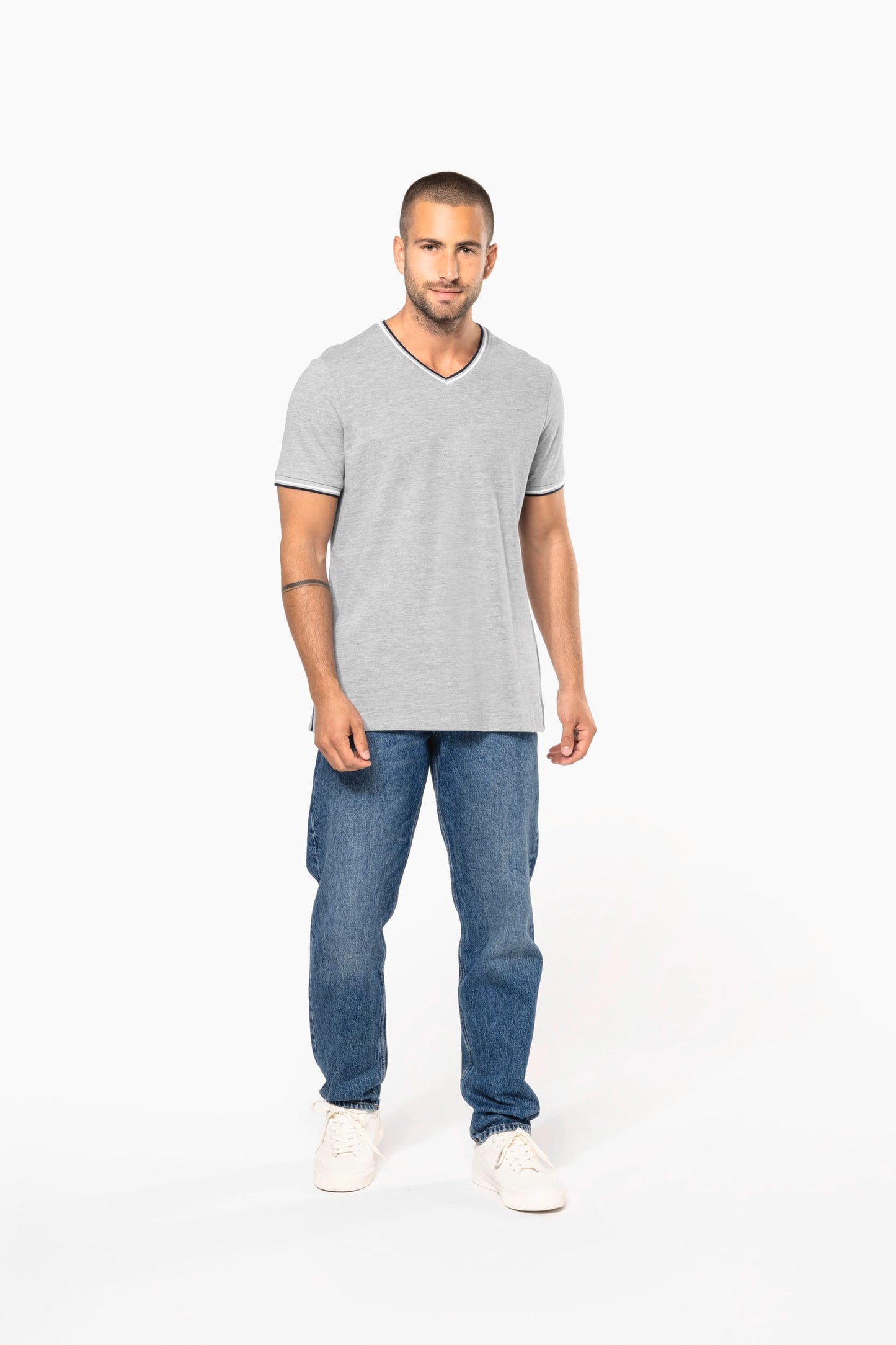 K374 - T-shirt piqué uomo scollo a V