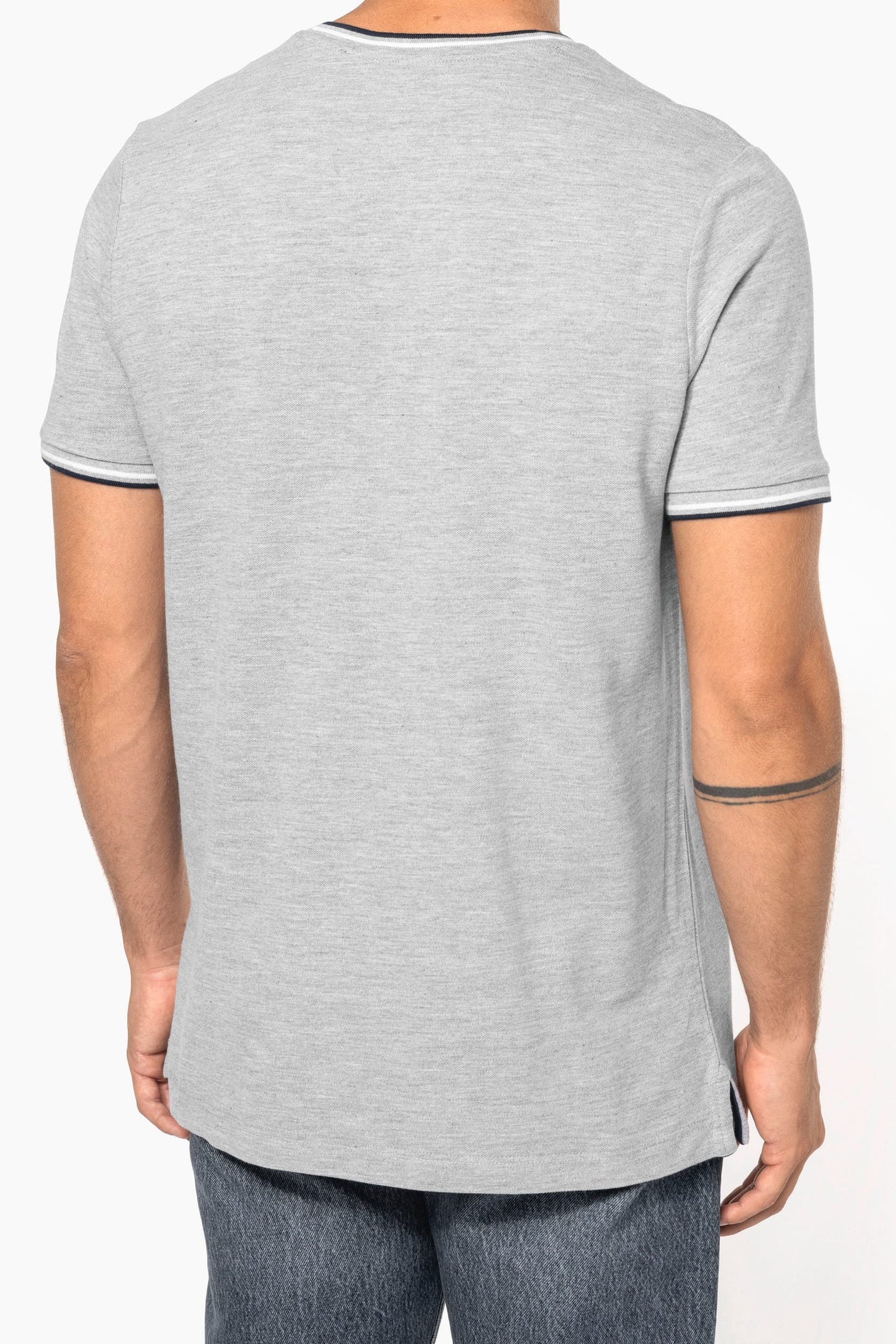 K374 - T-shirt piqué uomo scollo a V