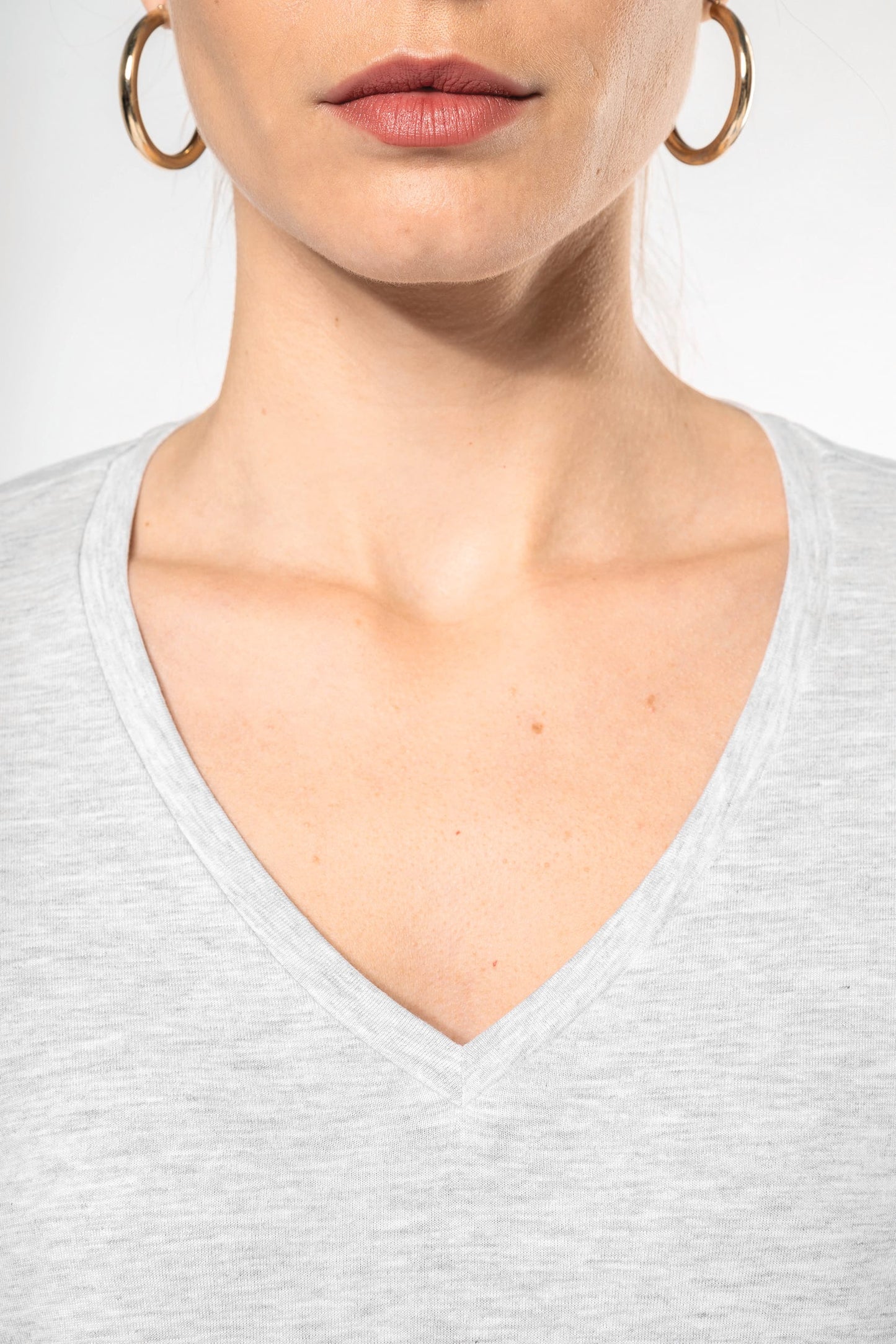 K382 - T-shirt donna manica lunga scollo a V