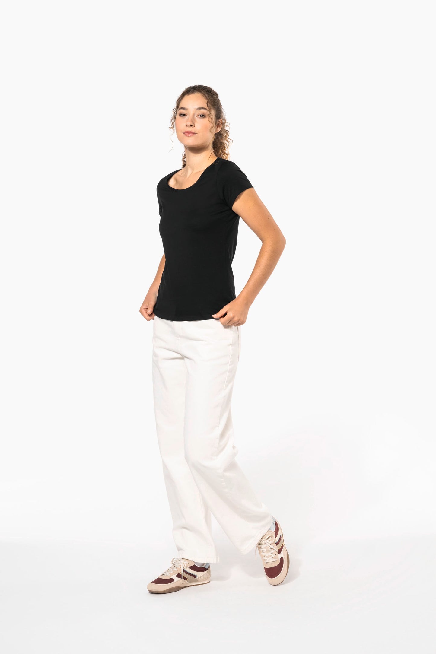 K384 - T-shirt donna manica corta collo a barca