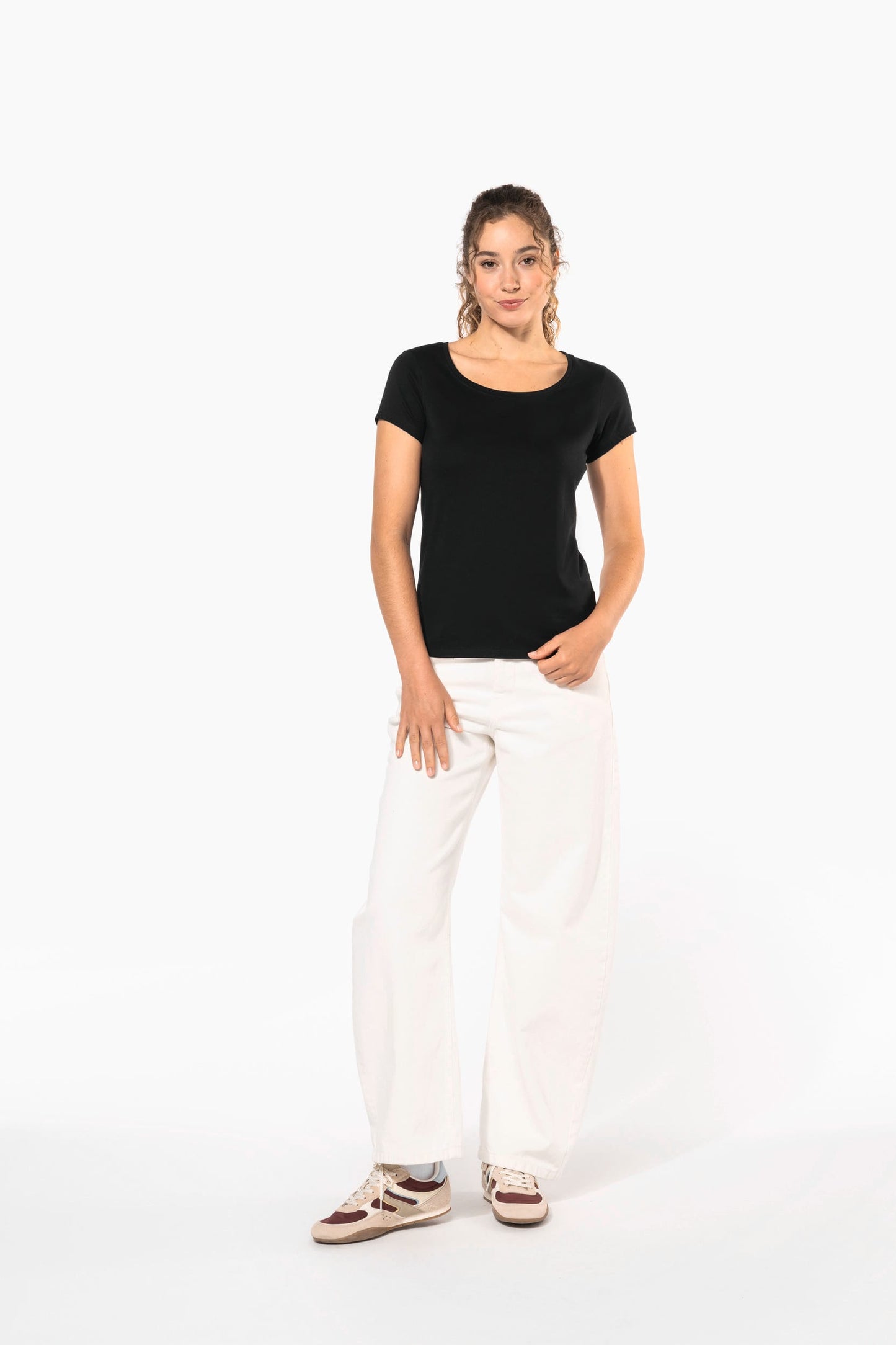 K384 - T-shirt donna manica corta collo a barca
