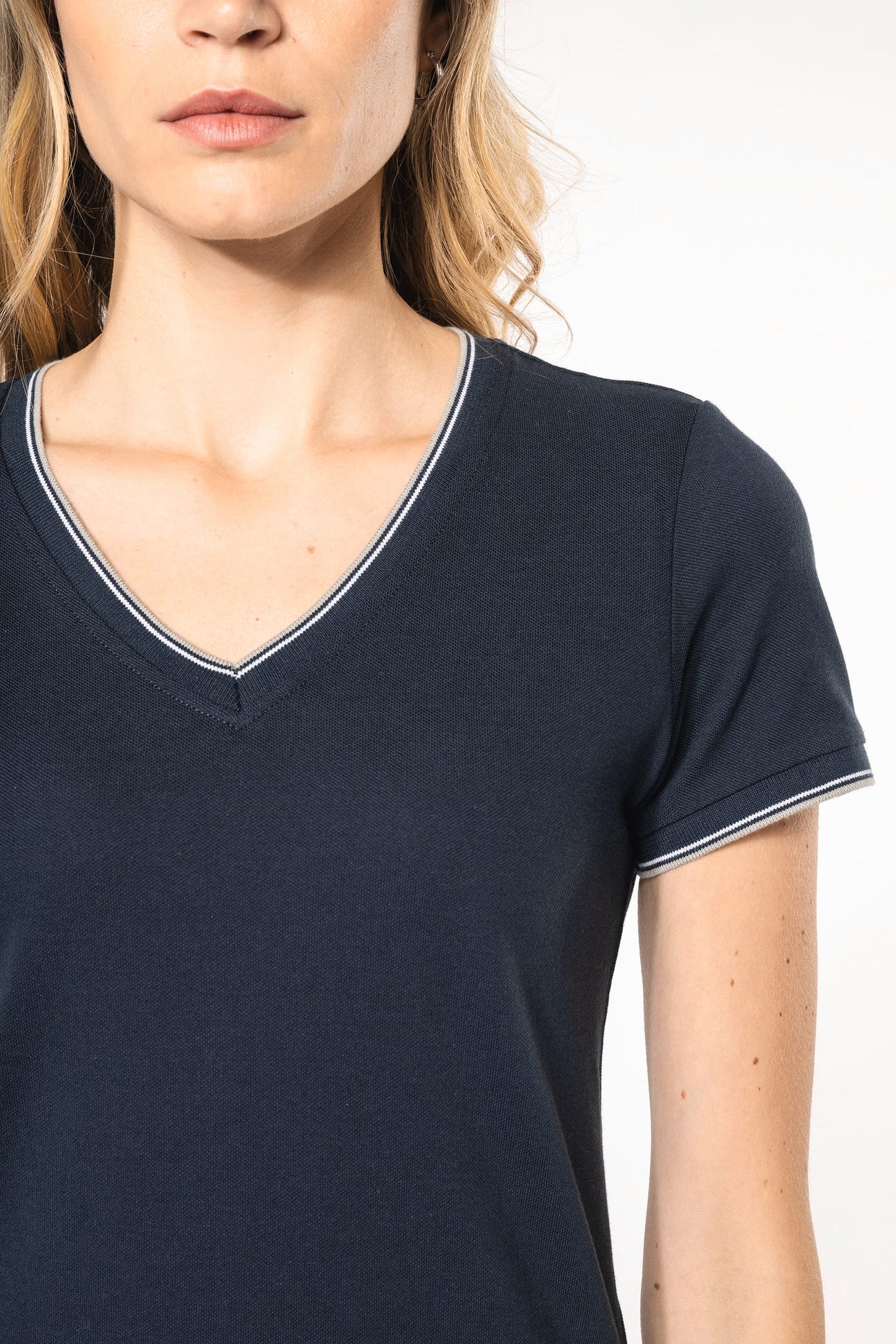 K394 - T-shirt piqué donna scollo a V