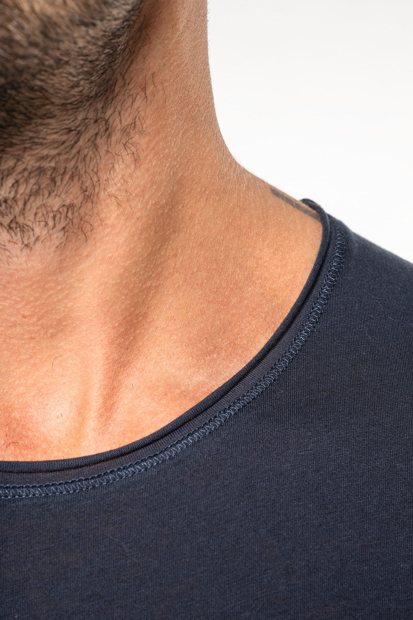 K398C - T-shirt bio maniche corte e collo con bordi a taglio vivo