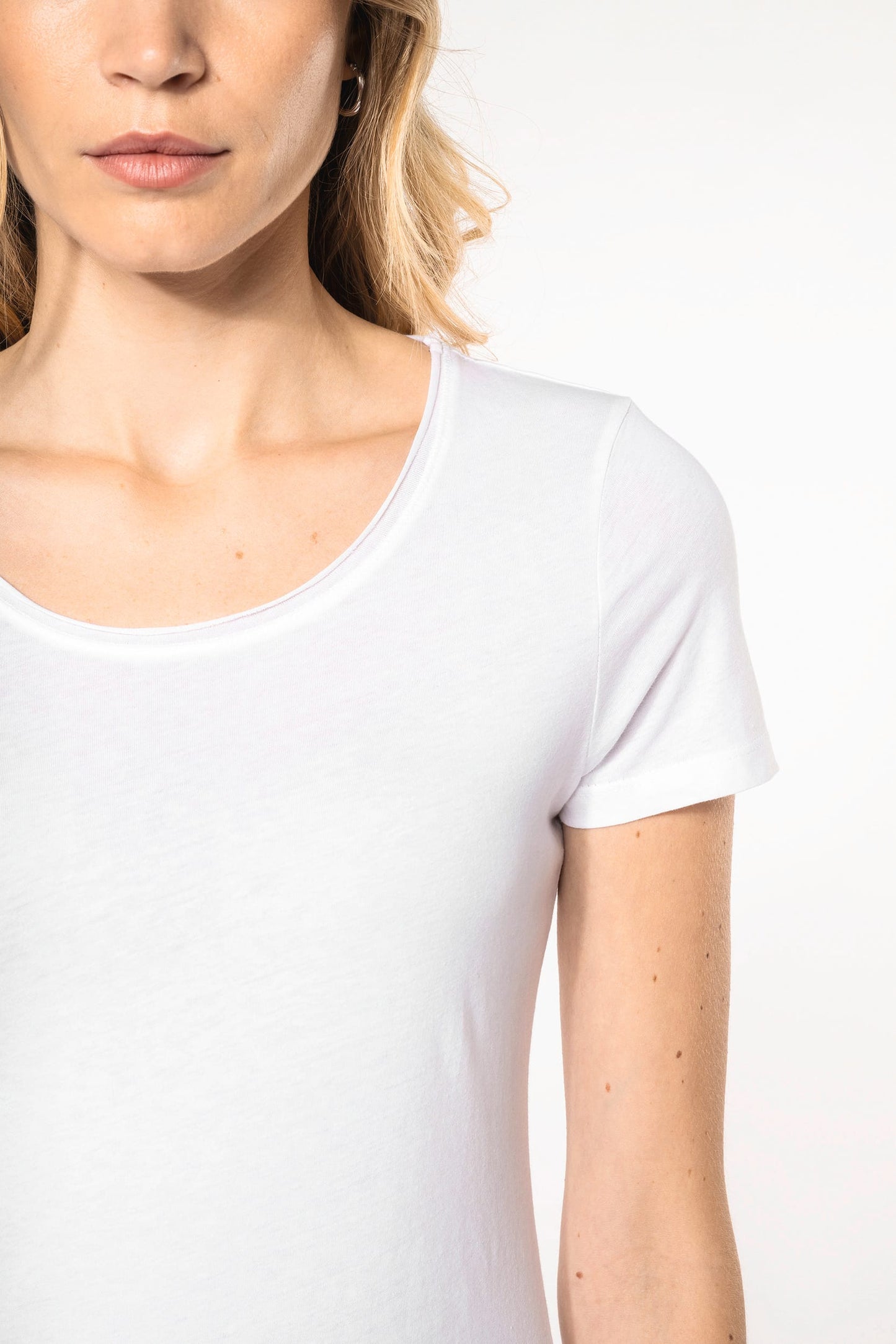 K399 - T-shirt bio donna maniche corte e collo con bordi a taglio vivo