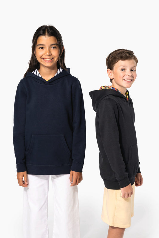 K4014 - Felpa bambino unisex con cappuccio a contrasto con motivi