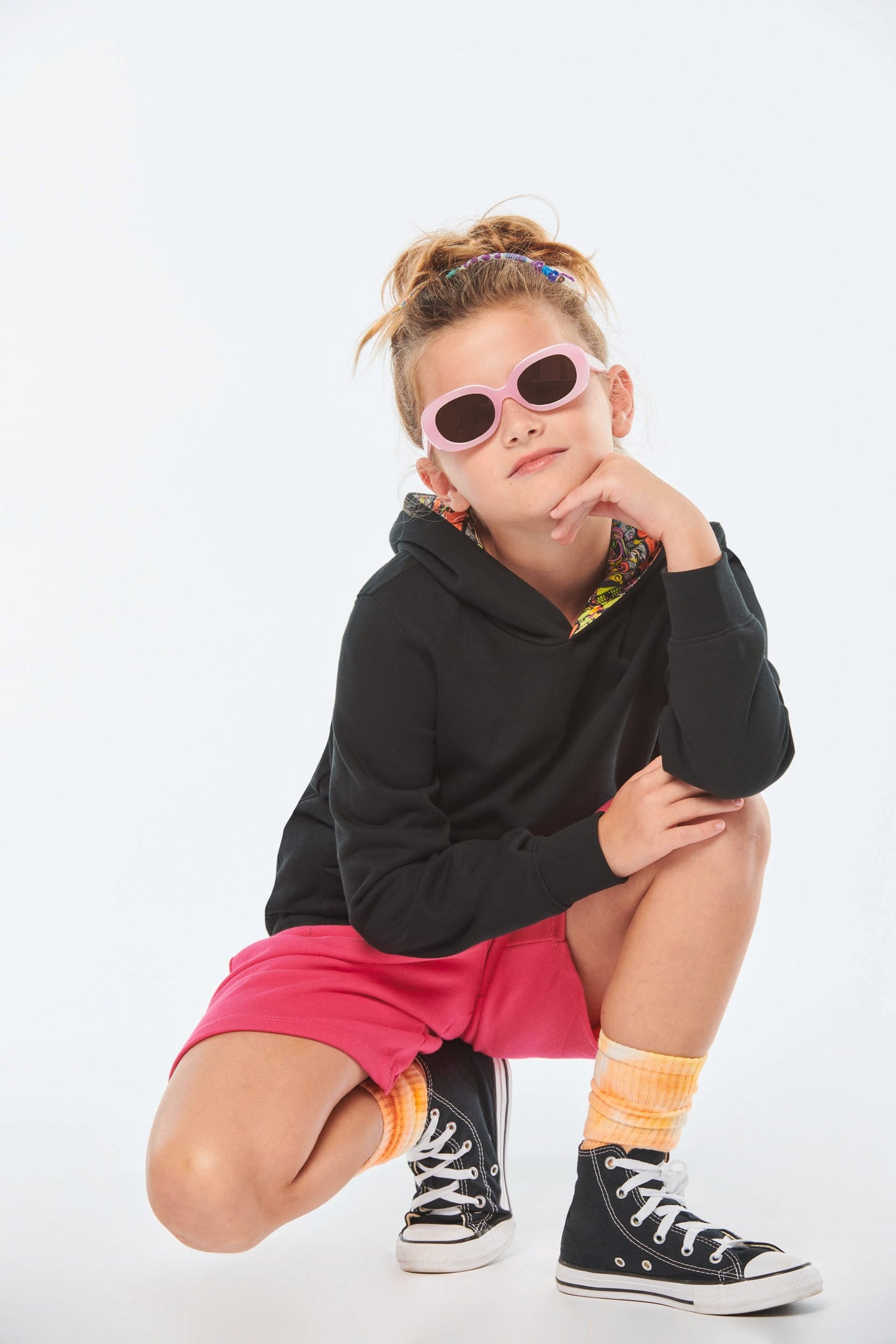 K4014 - Felpa bambino unisex con cappuccio a contrasto con motivi