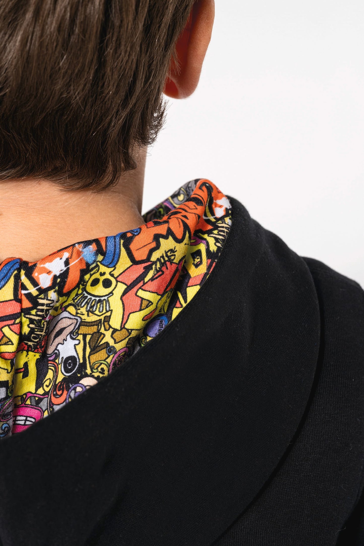 K4014 - Felpa bambino unisex con cappuccio a contrasto con motivi