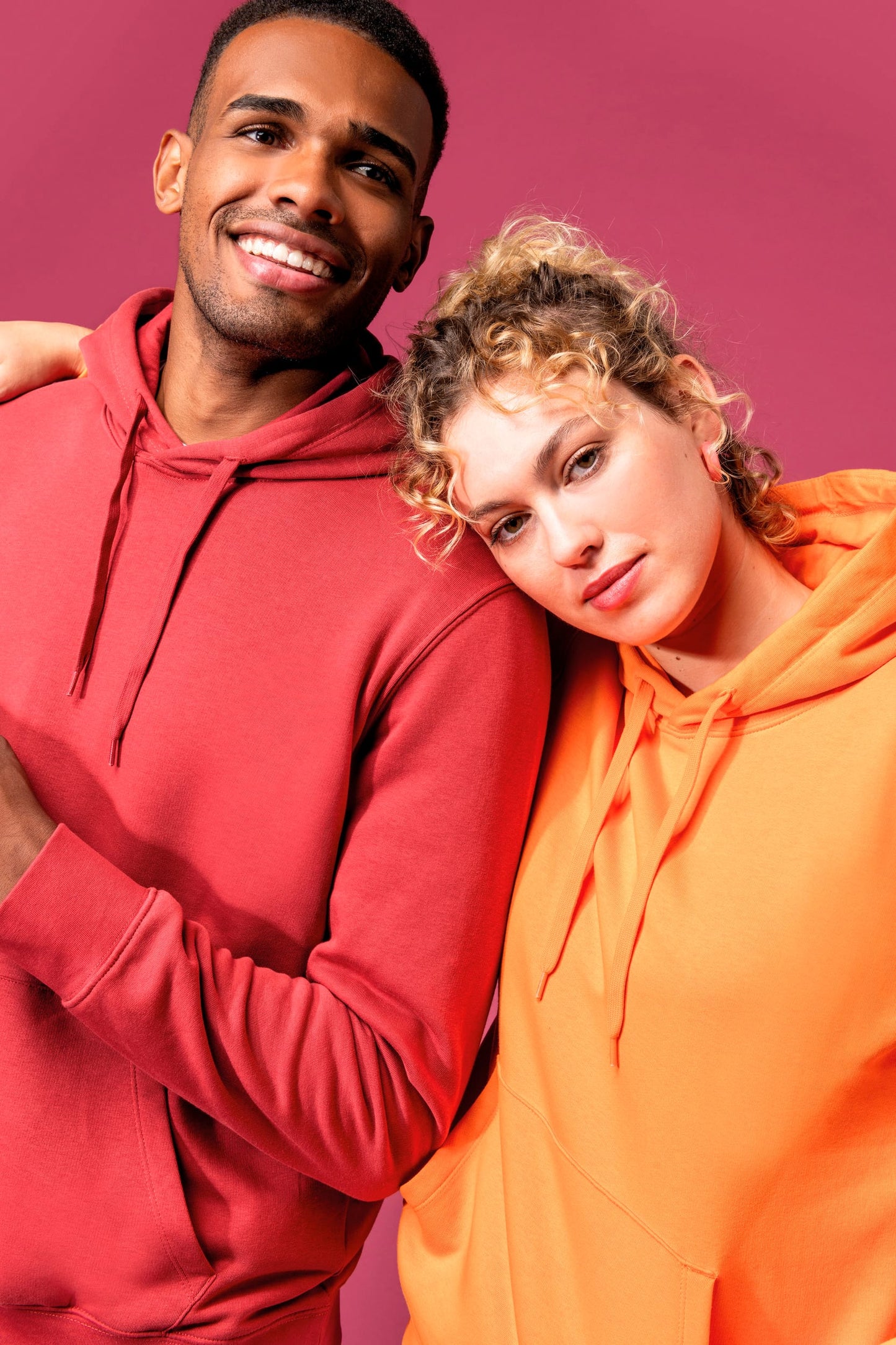 K4027CC - Felpa ecosostenibile uomo con cappuccio