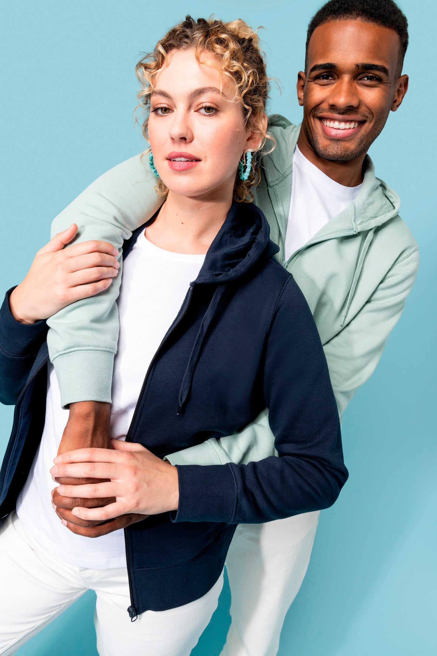 K4030C - Felpa eco-sostenibile uomo con cappuccio e zip