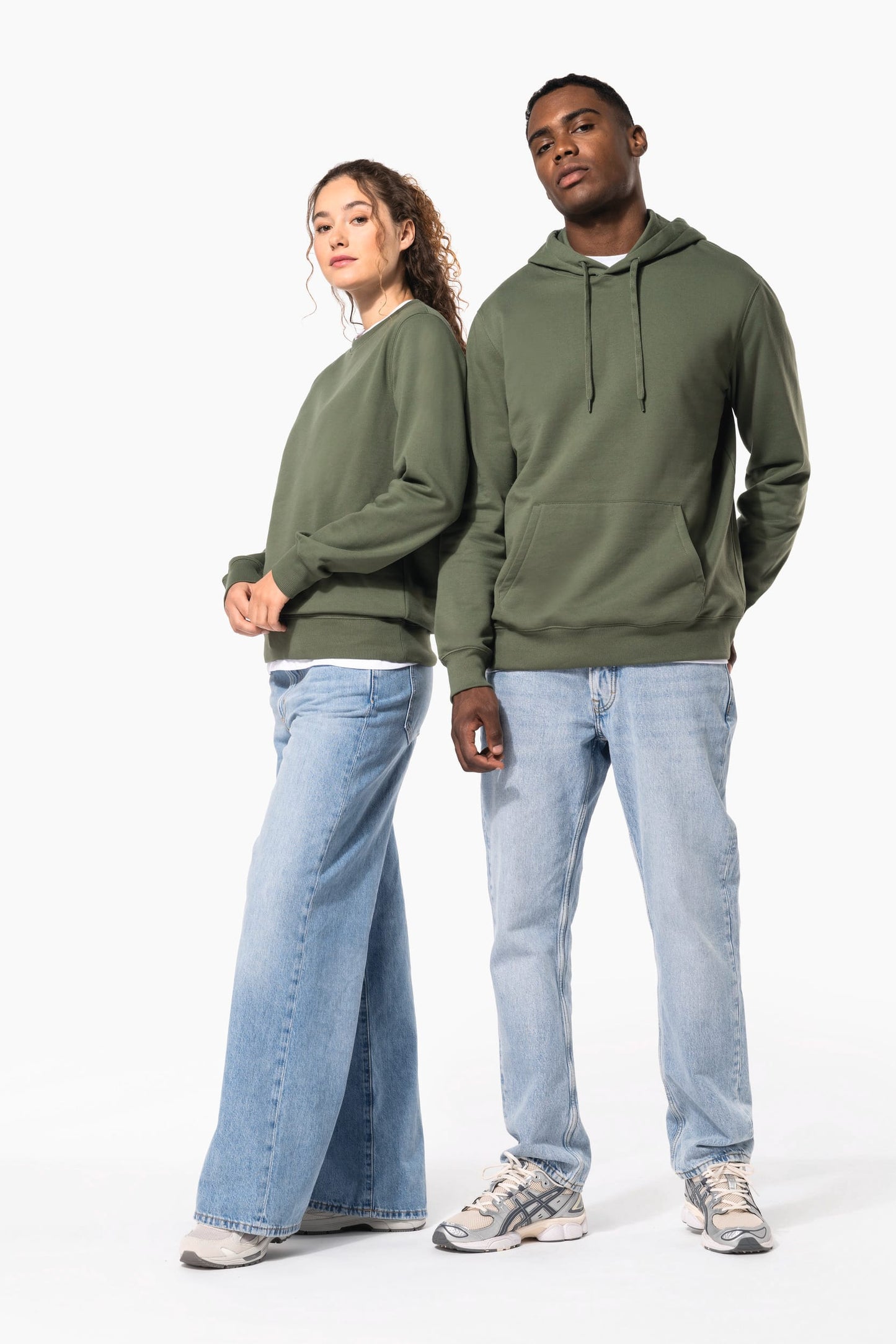 K4041X - Felpa in tessuto riciclato con cappuccio unisex