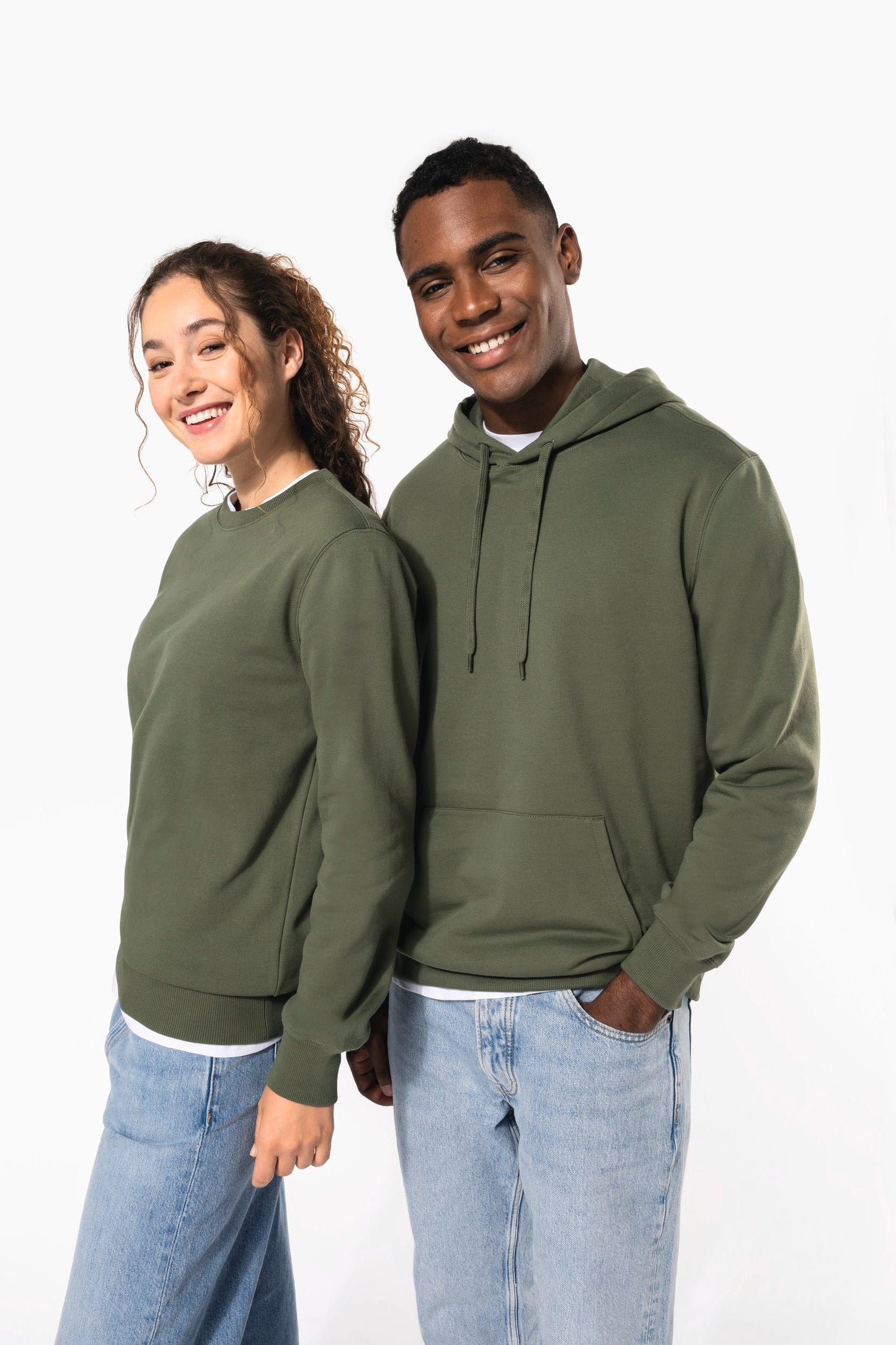 K4040A - Felpa unisex girocollo in tessuto riciclato