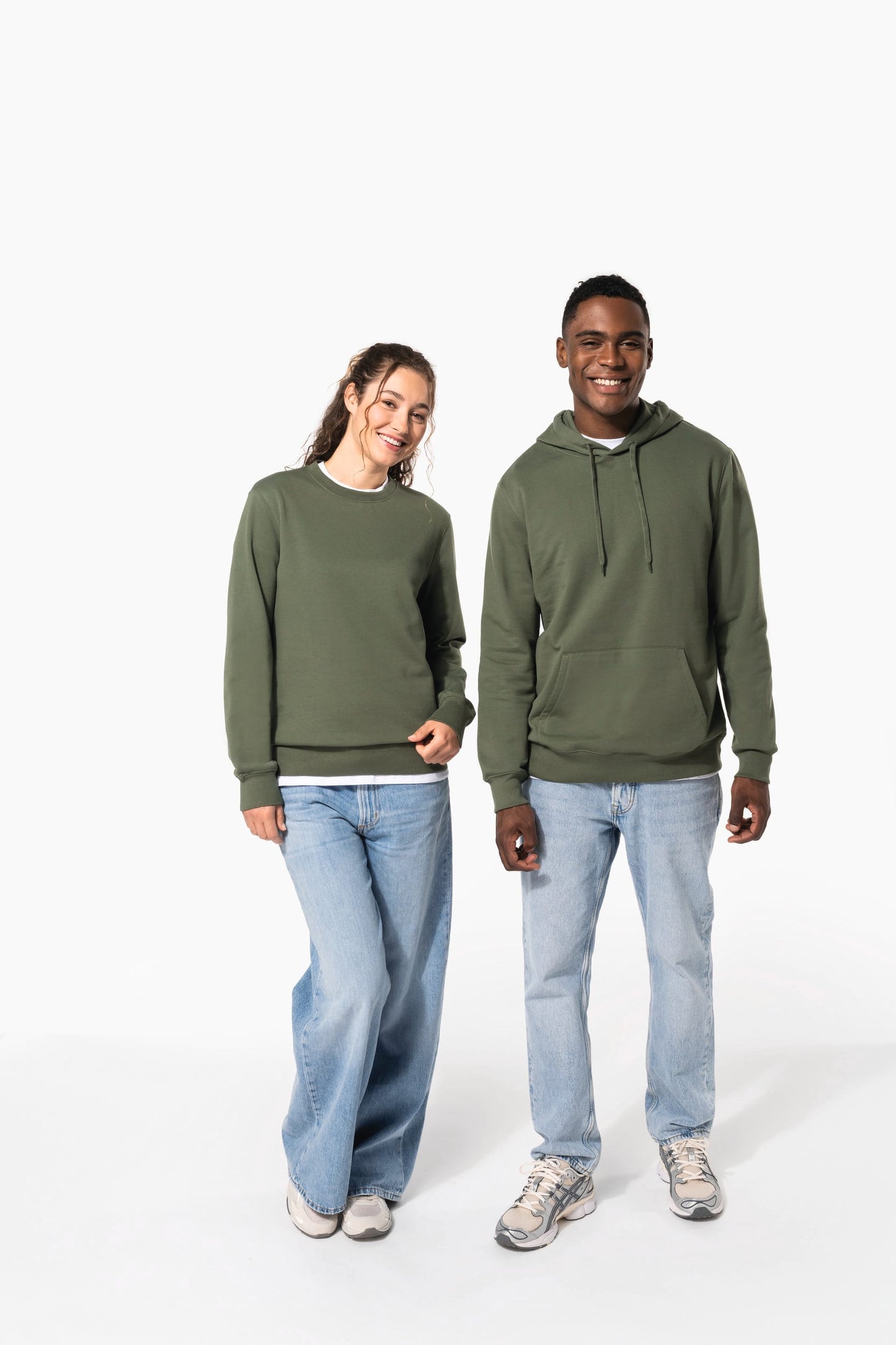 K4041A - Felpa in tessuto riciclato con cappuccio unisex