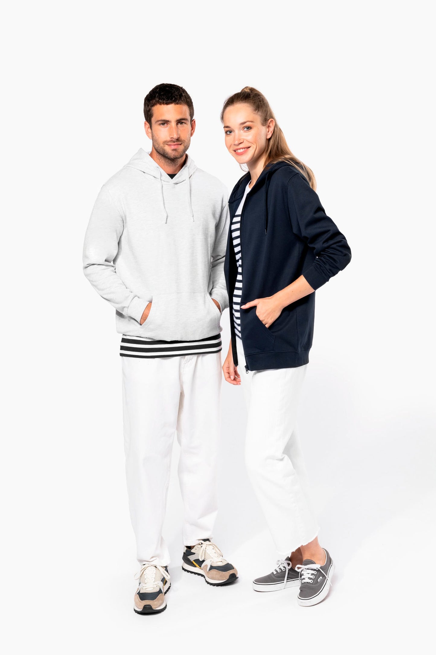 K4042 - Felpa in tessuto riciclato con zip e cappuccio unisex