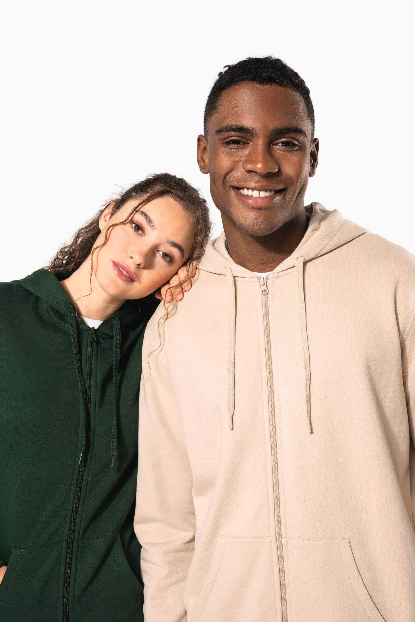 K4042 - Felpa in tessuto riciclato con zip e cappuccio unisex