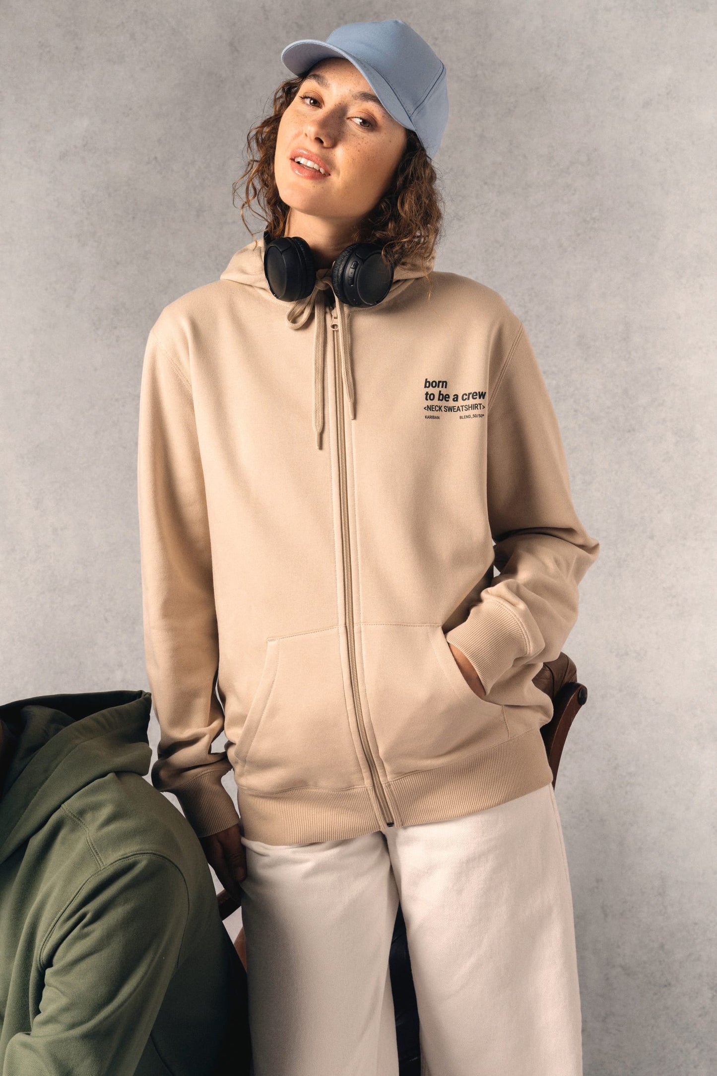 K4042 - Felpa in tessuto riciclato con zip e cappuccio unisex