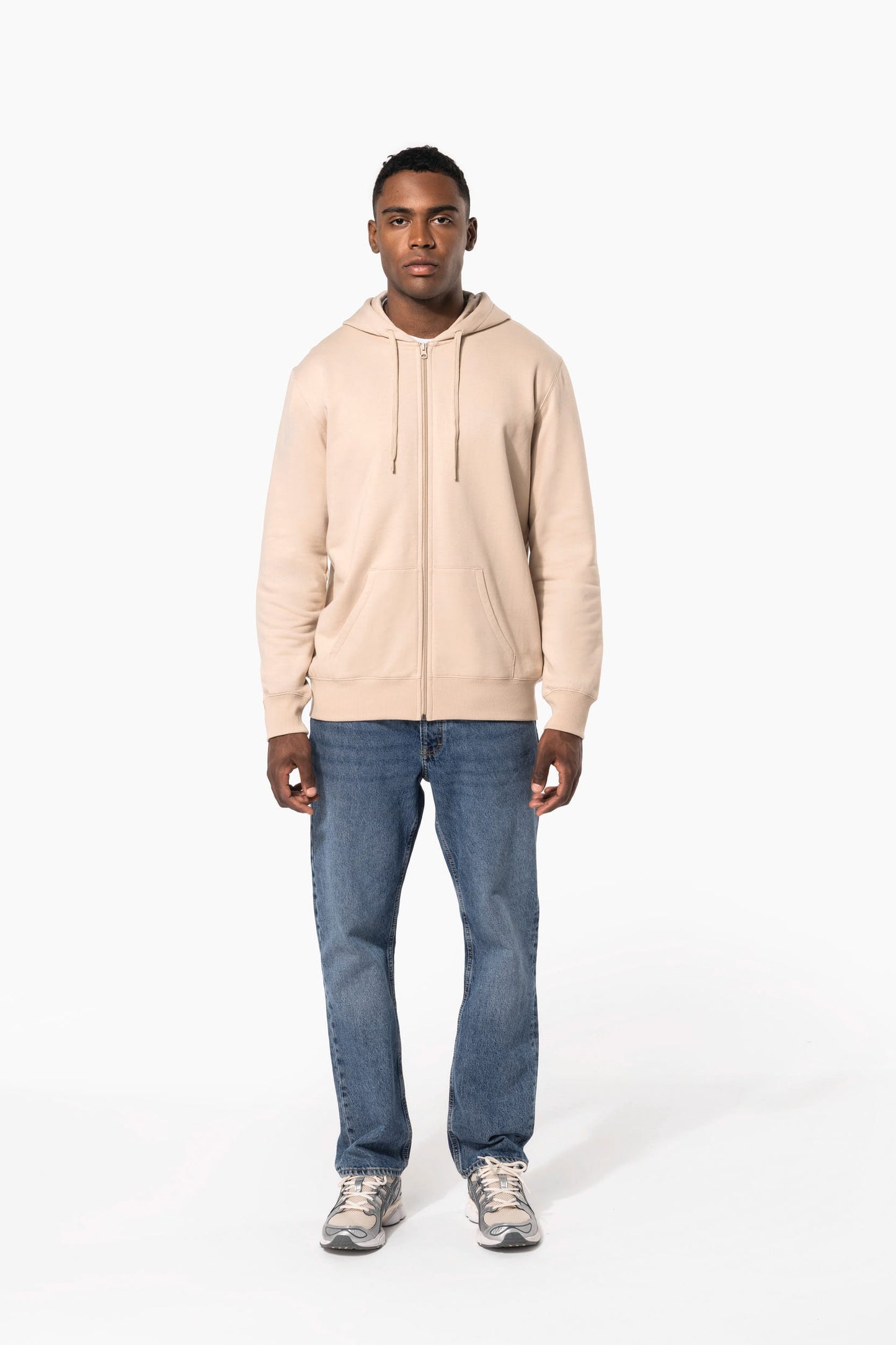 K4042A - Felpa in tessuto riciclato con zip e cappuccio unisex