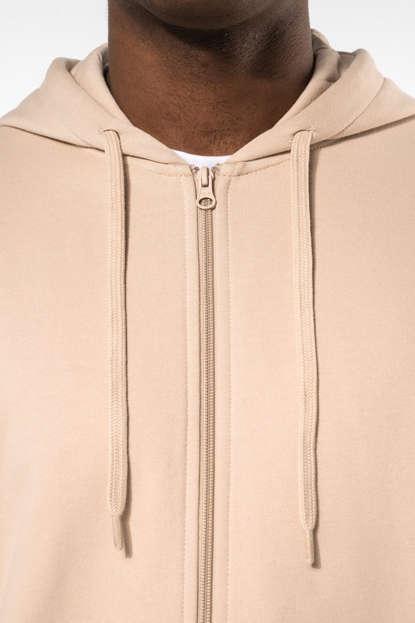 K4042 - Felpa in tessuto riciclato con zip e cappuccio unisex