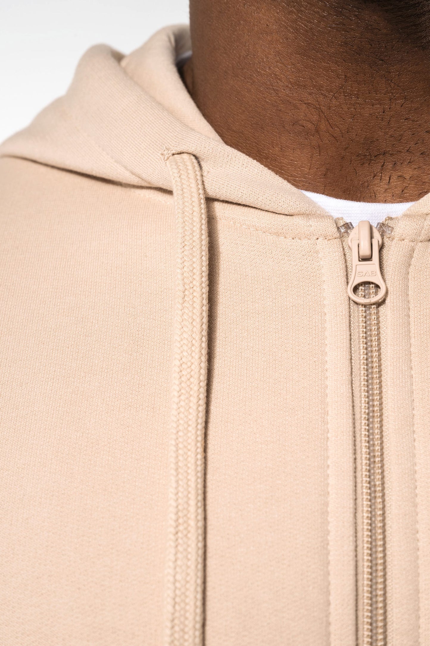 K4042 - Felpa in tessuto riciclato con zip e cappuccio unisex
