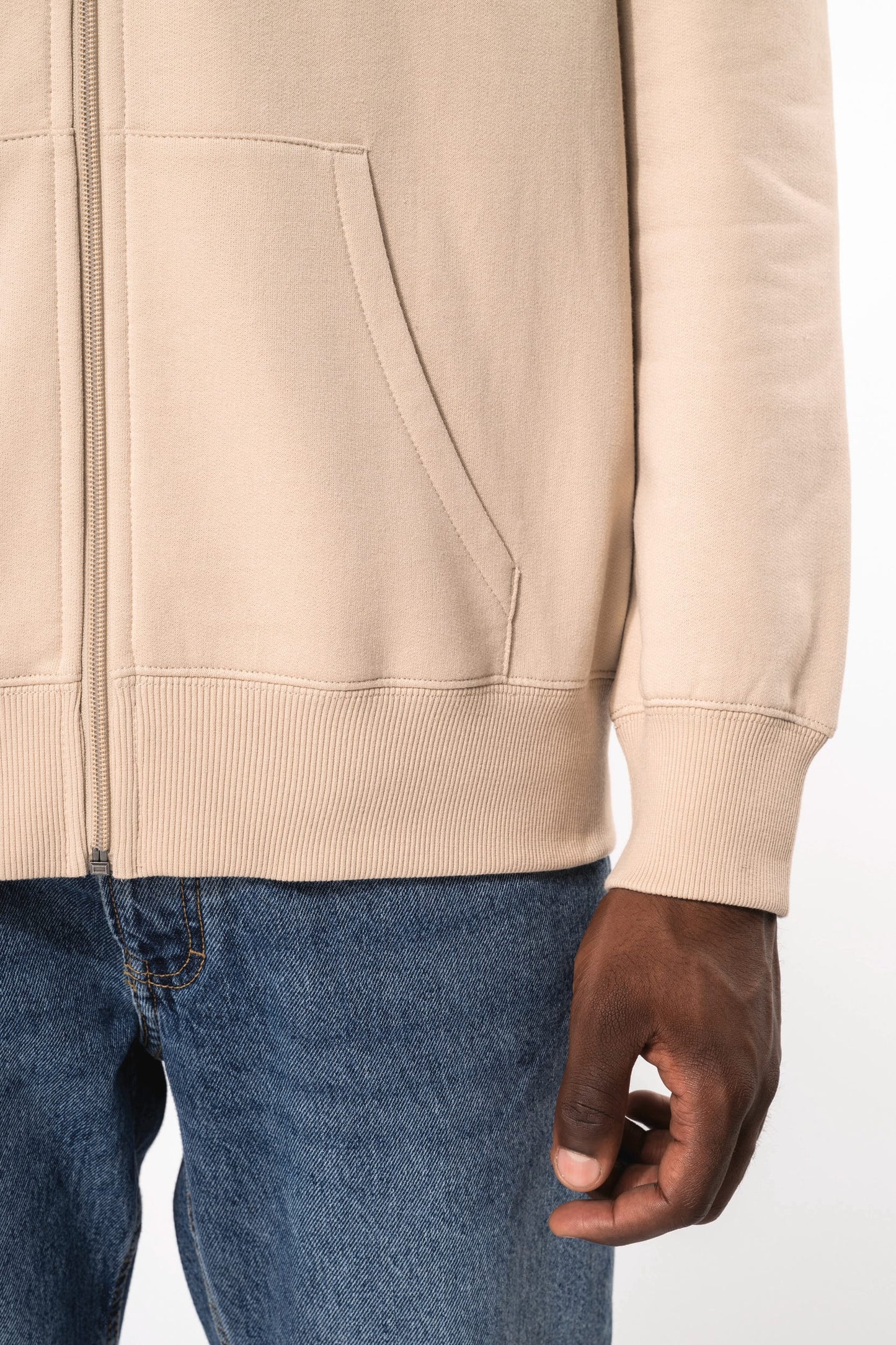 K4042A - Felpa in tessuto riciclato con zip e cappuccio unisex