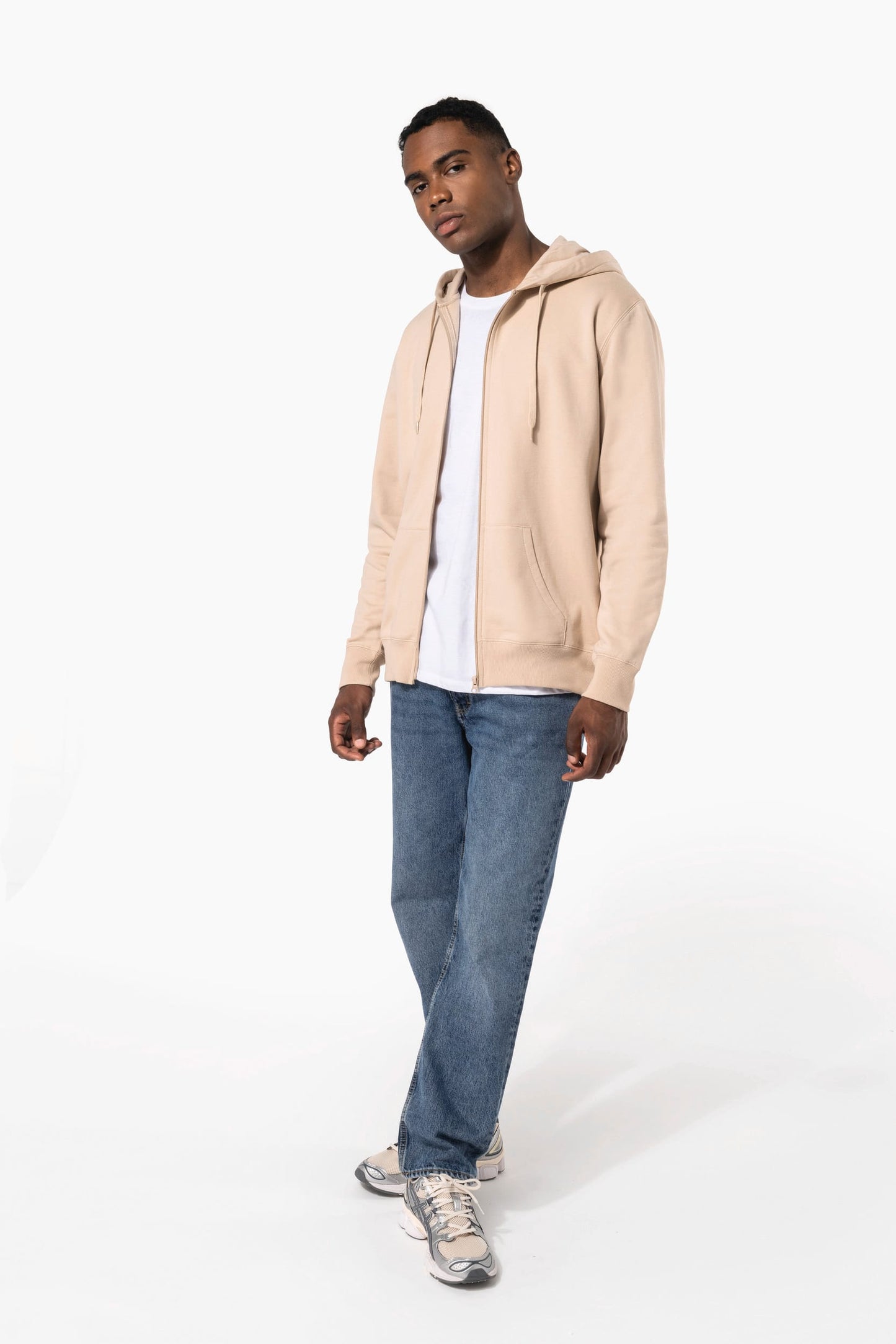 K4042A - Felpa in tessuto riciclato con zip e cappuccio unisex