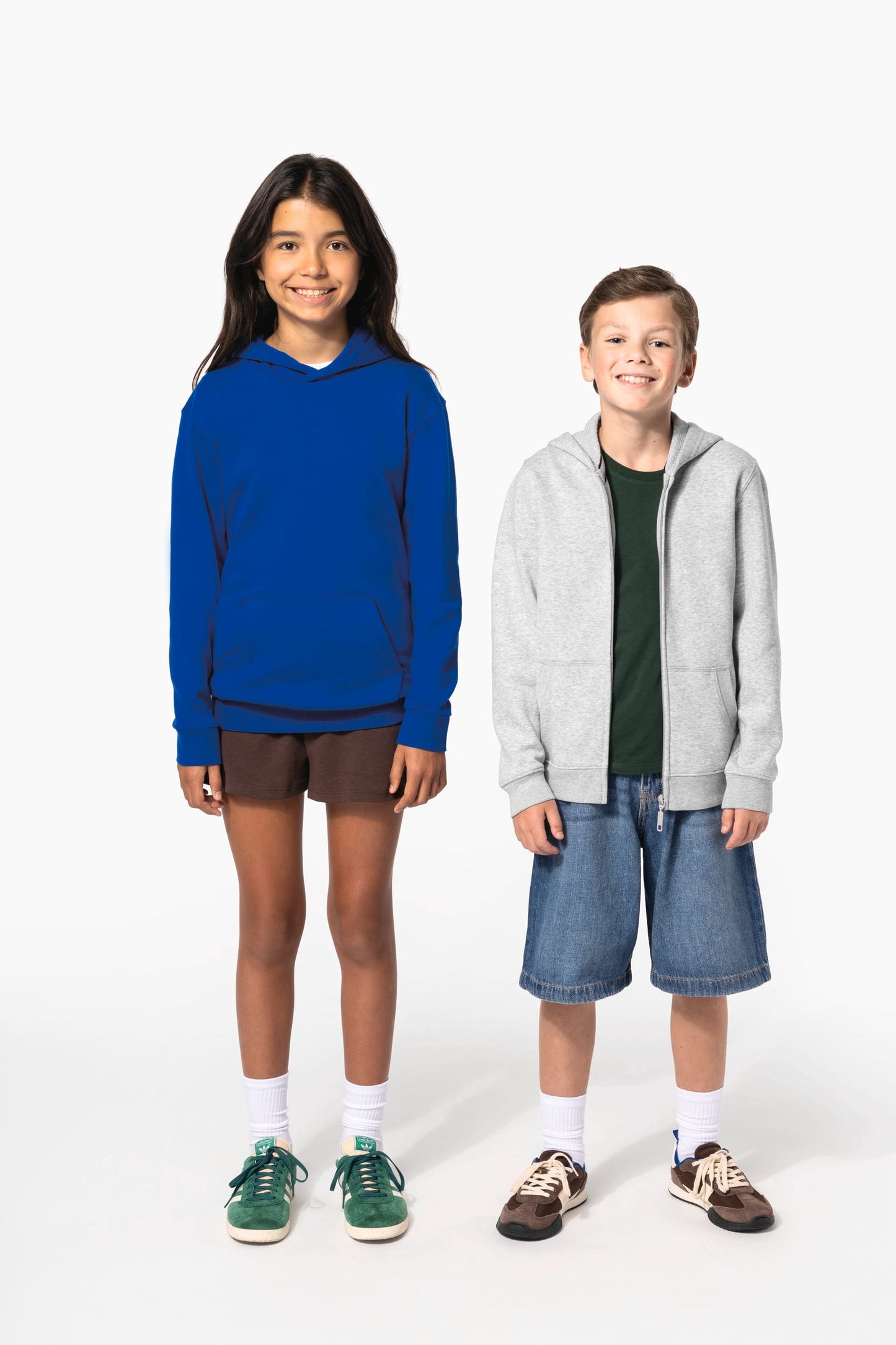 K4044 - Felpa in materiale riciclato con cappuccio bambino