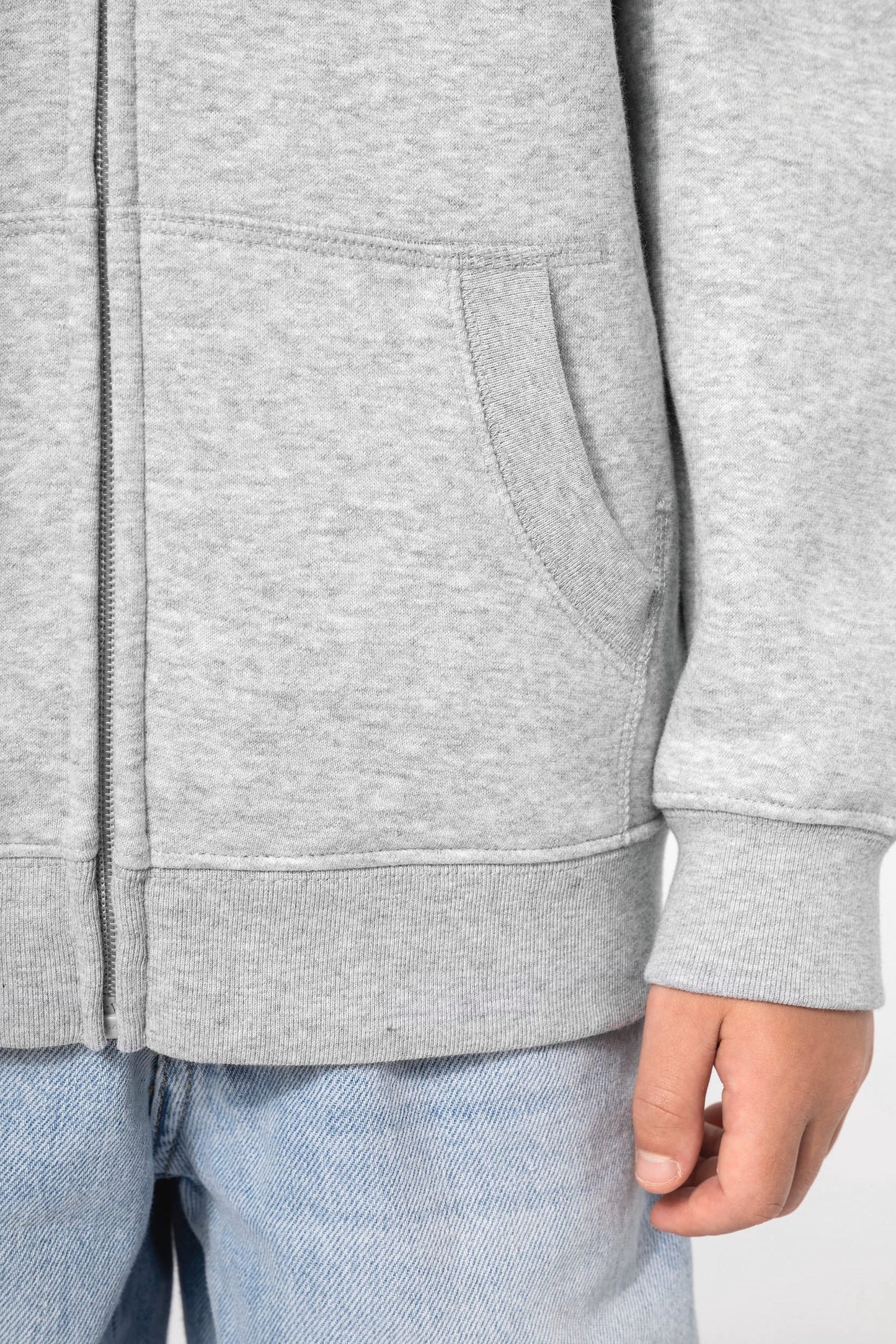 K4045 - Felpa in materiale riciclato con zip e cappuccio bambino