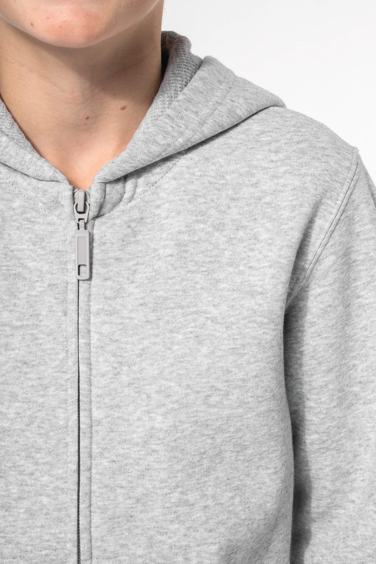 K4045 - Felpa in materiale riciclato con zip e cappuccio bambino