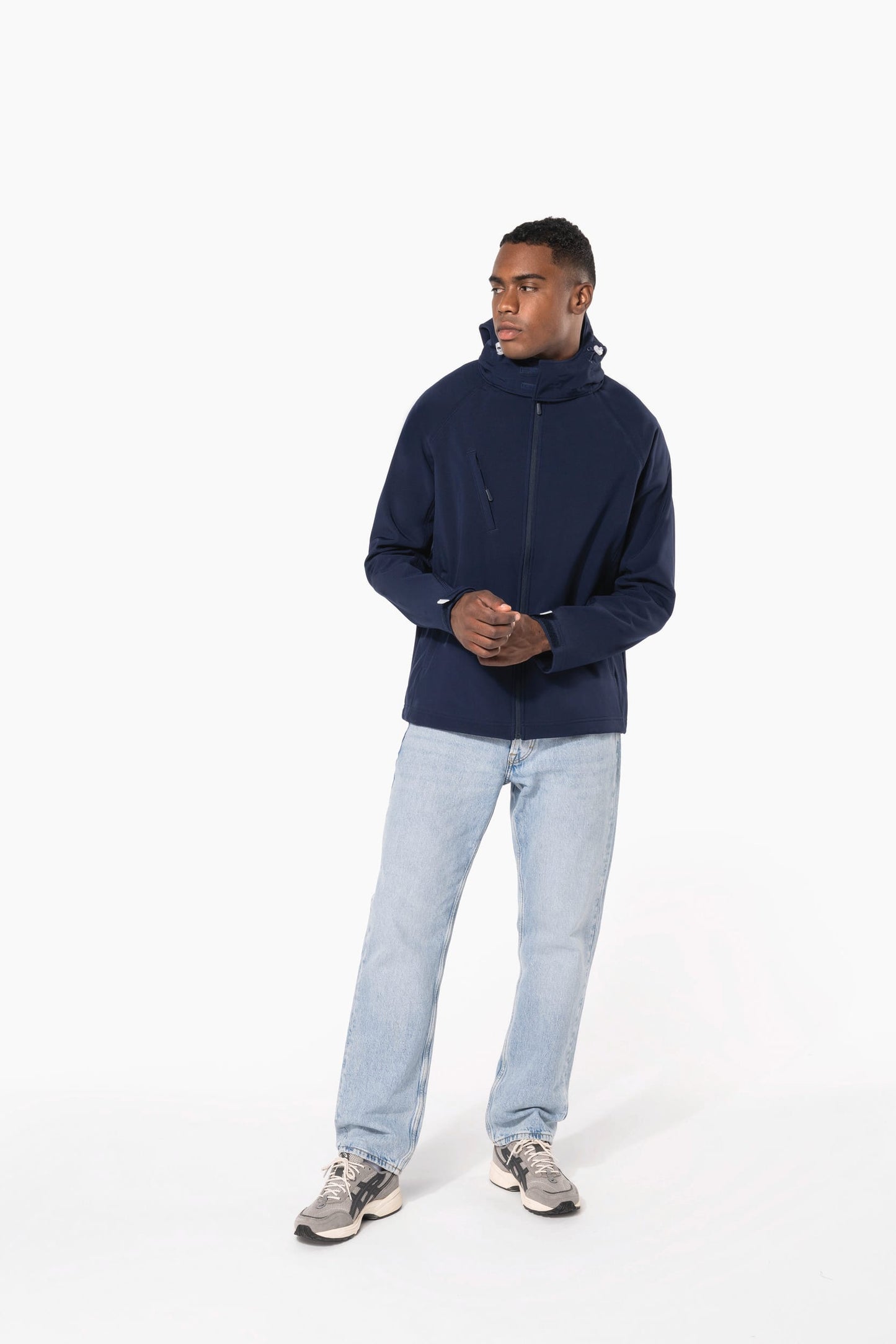 K413 - Giacca Softshell con cappuccio staccabile uomo
