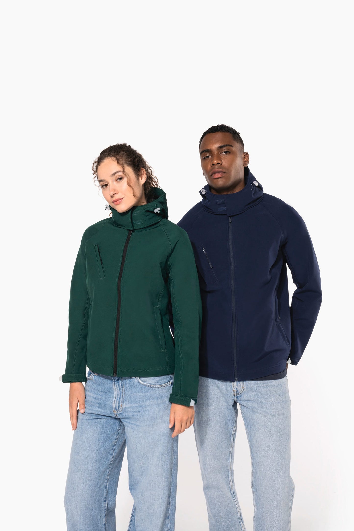 K413 - Giacca Softshell con cappuccio staccabile uomo