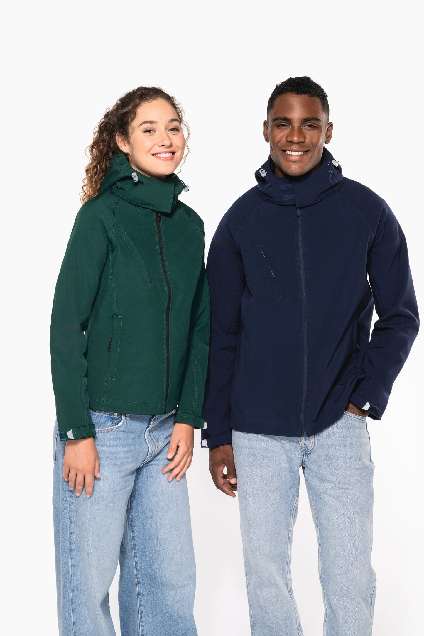 K413 - Giacca Softshell con cappuccio staccabile uomo