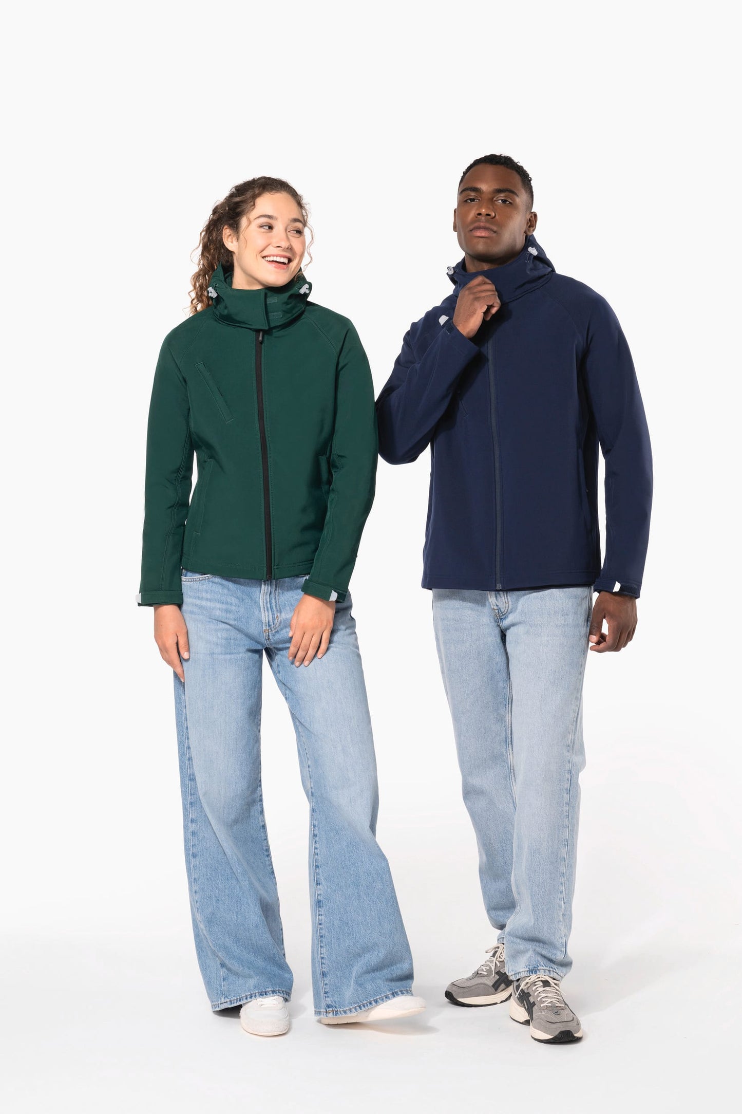 K413 - Giacca Softshell con cappuccio staccabile uomo