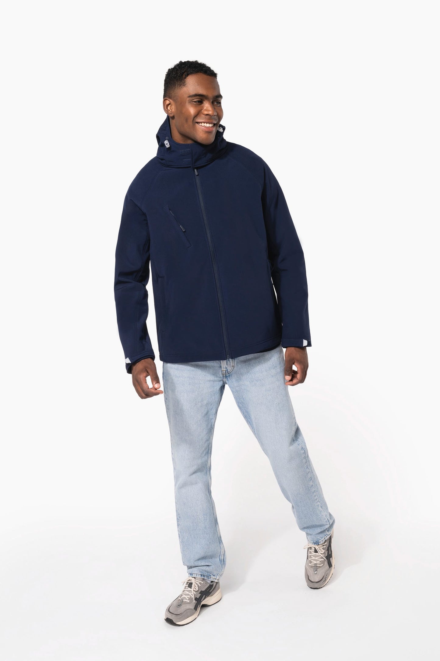 K413 - Giacca Softshell con cappuccio staccabile uomo