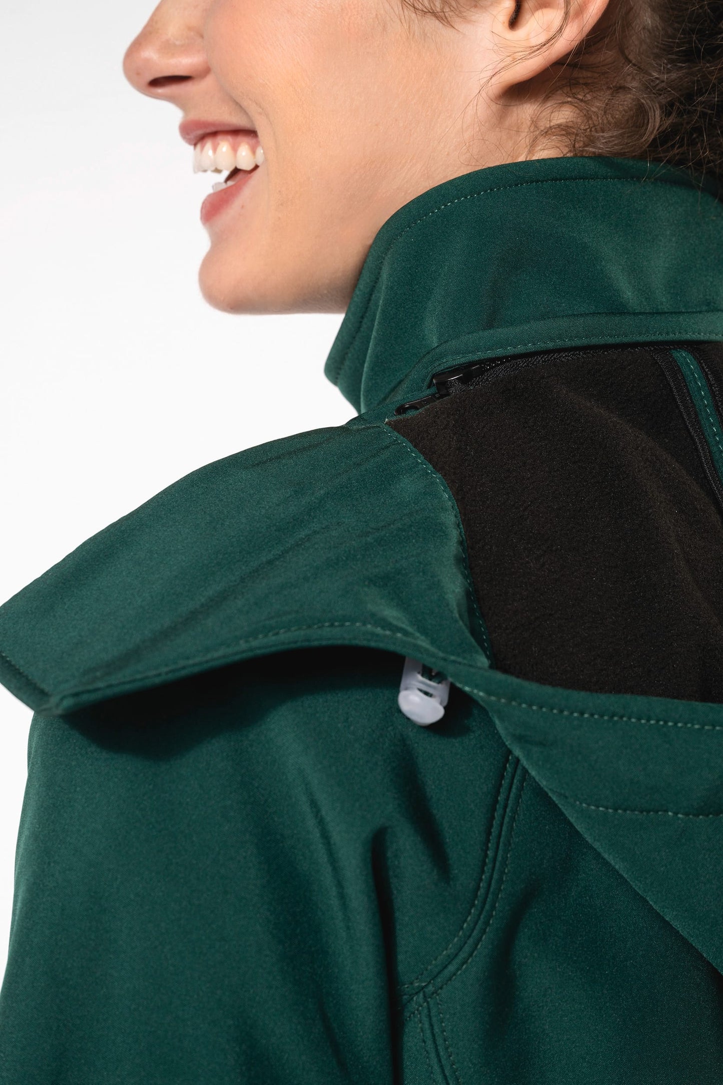 K414 - Giacca Softshell con cappuccio staccabile donna