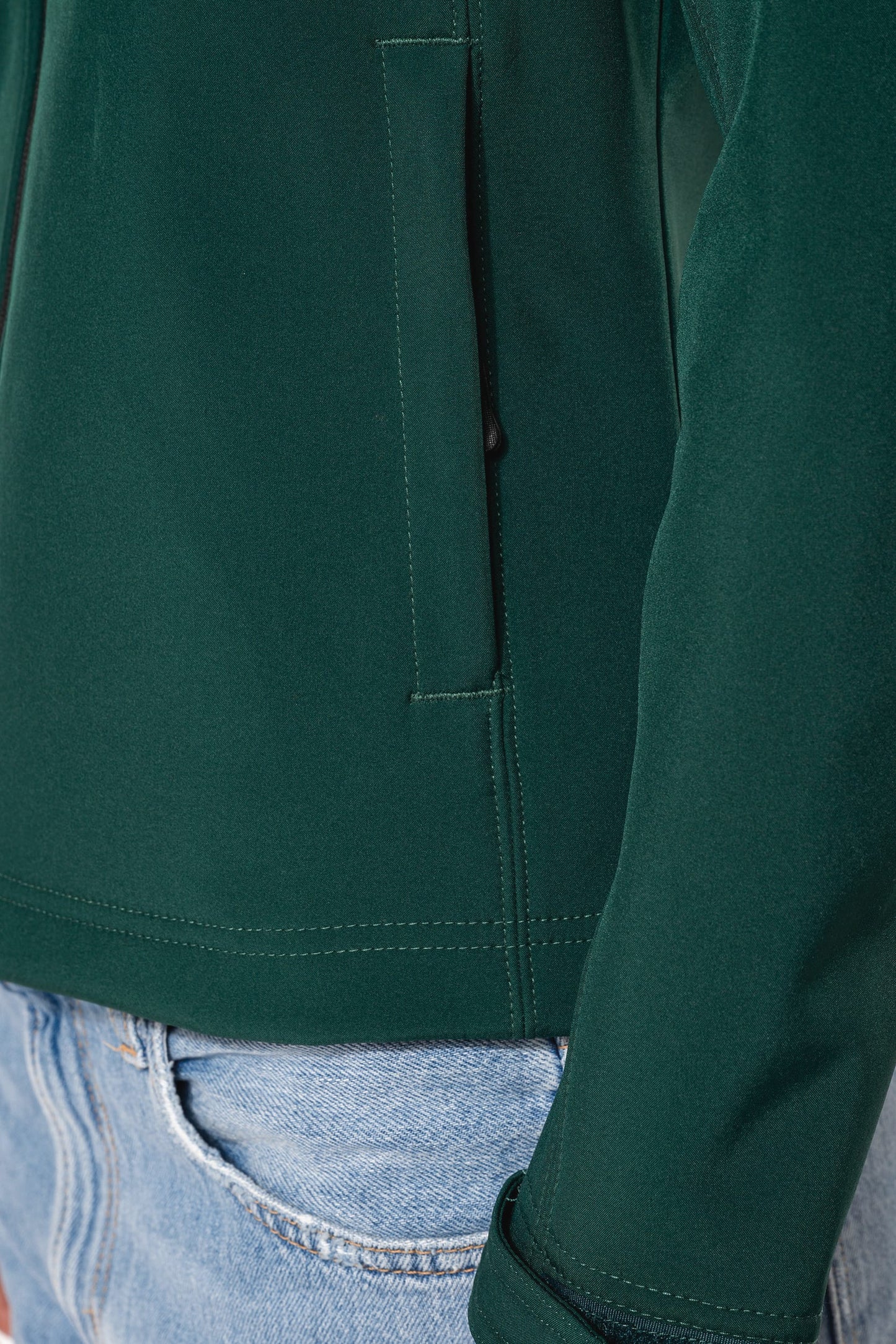 K414 - Giacca Softshell con cappuccio staccabile donna
