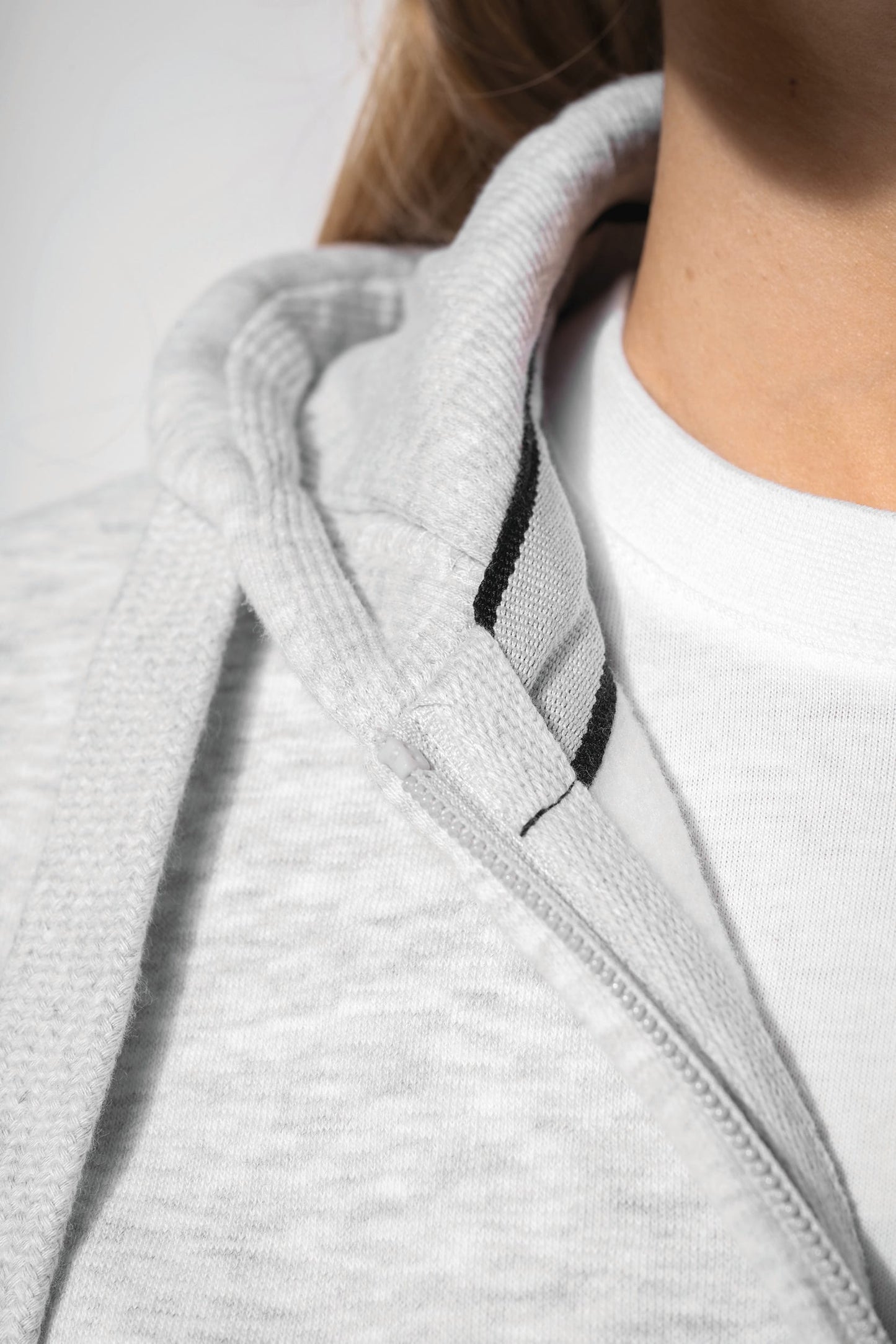 K464C - Felpa donna con cappuccio full zip
