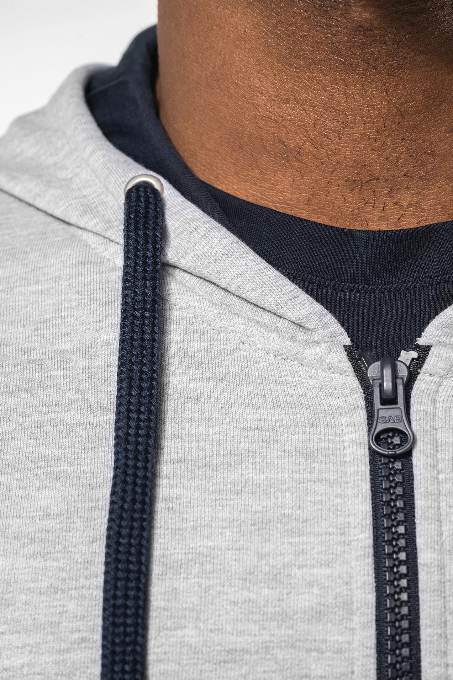 K466 - Felpa uomo con cappuccio a contrasto full zip