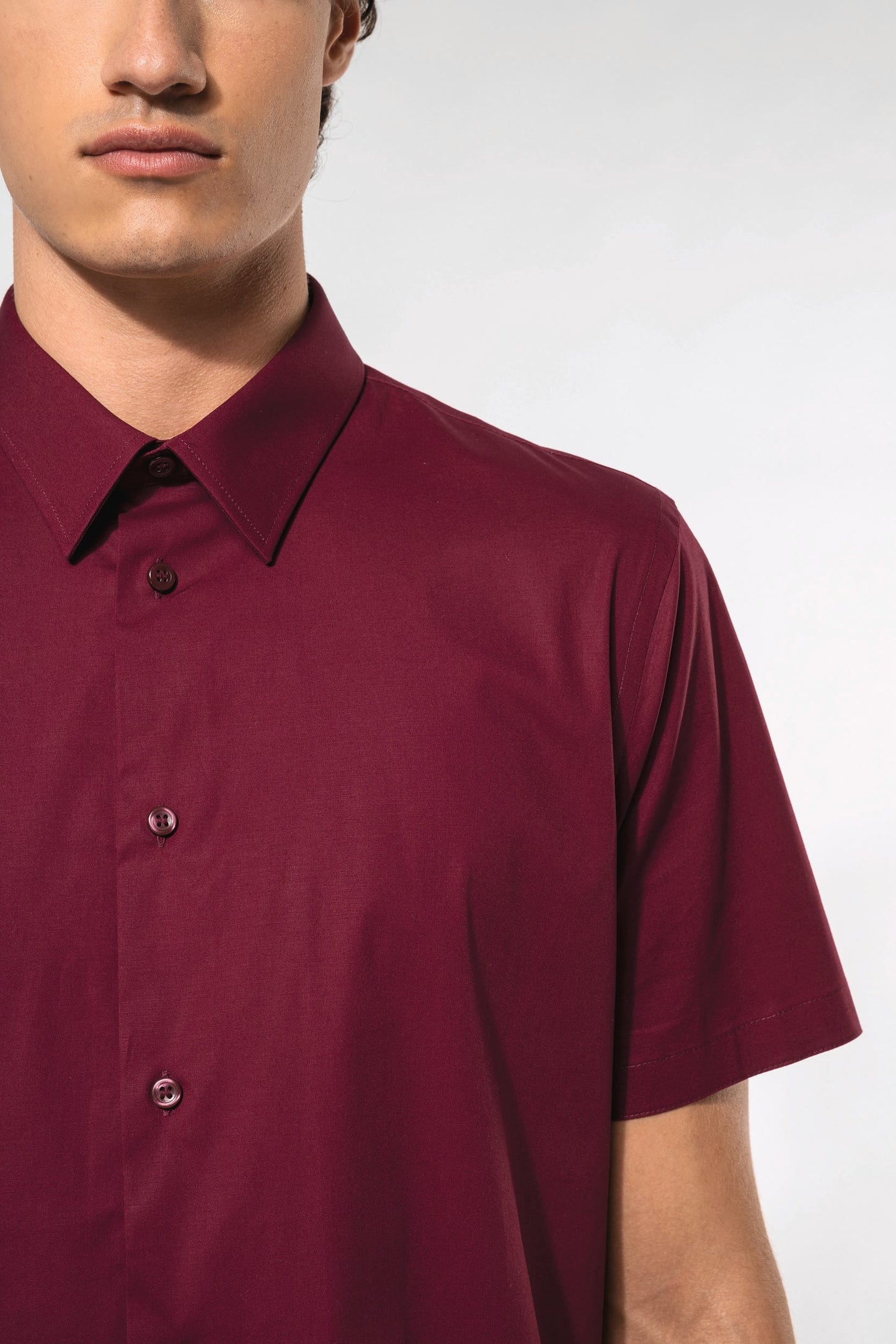 K531 - Camicia uomo elasticizzata manica corta