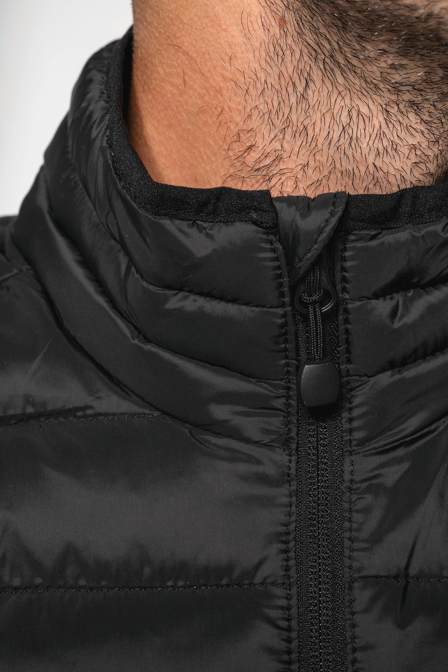 K6113 - Piumino uomo leggero smanicato