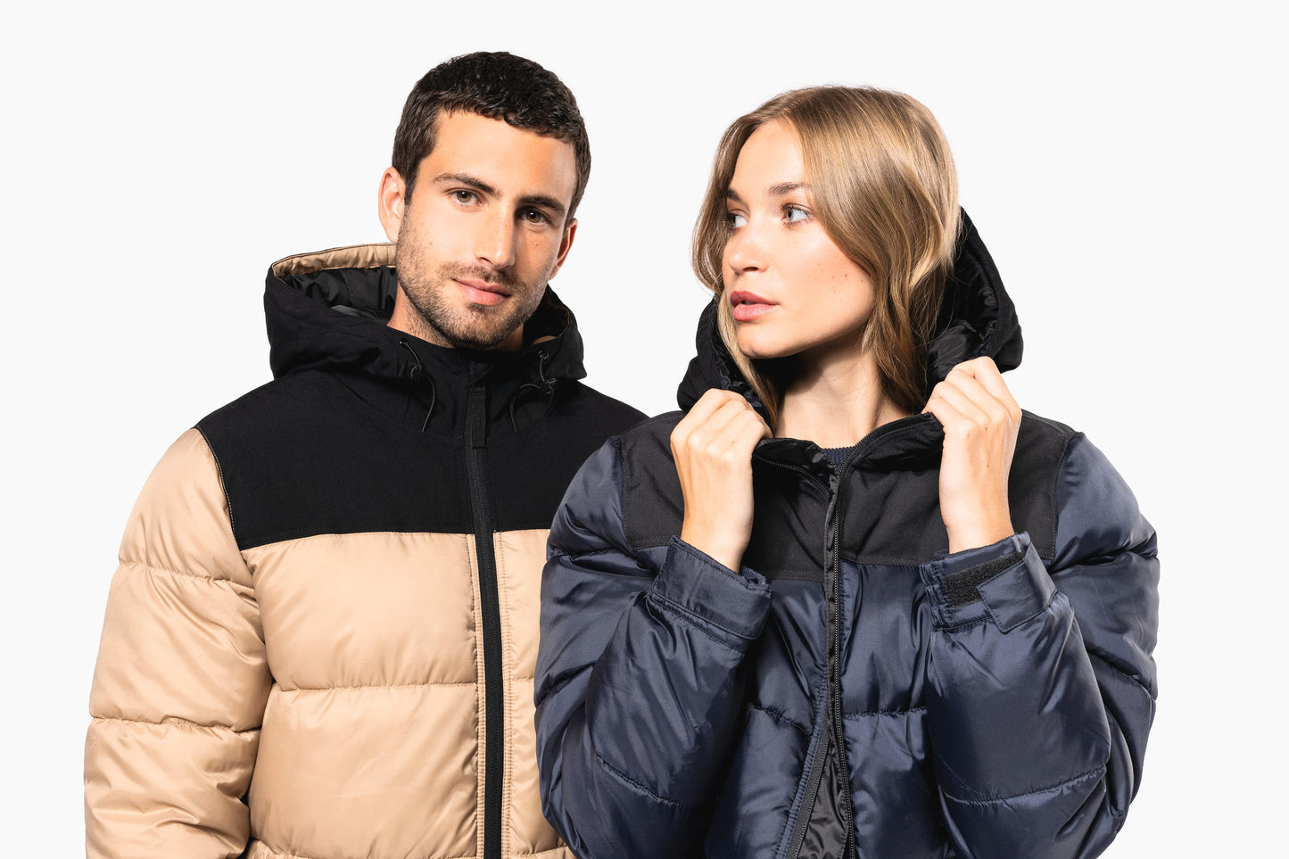 K6163 - Parka imbottito con cappuccio bicolore unisex